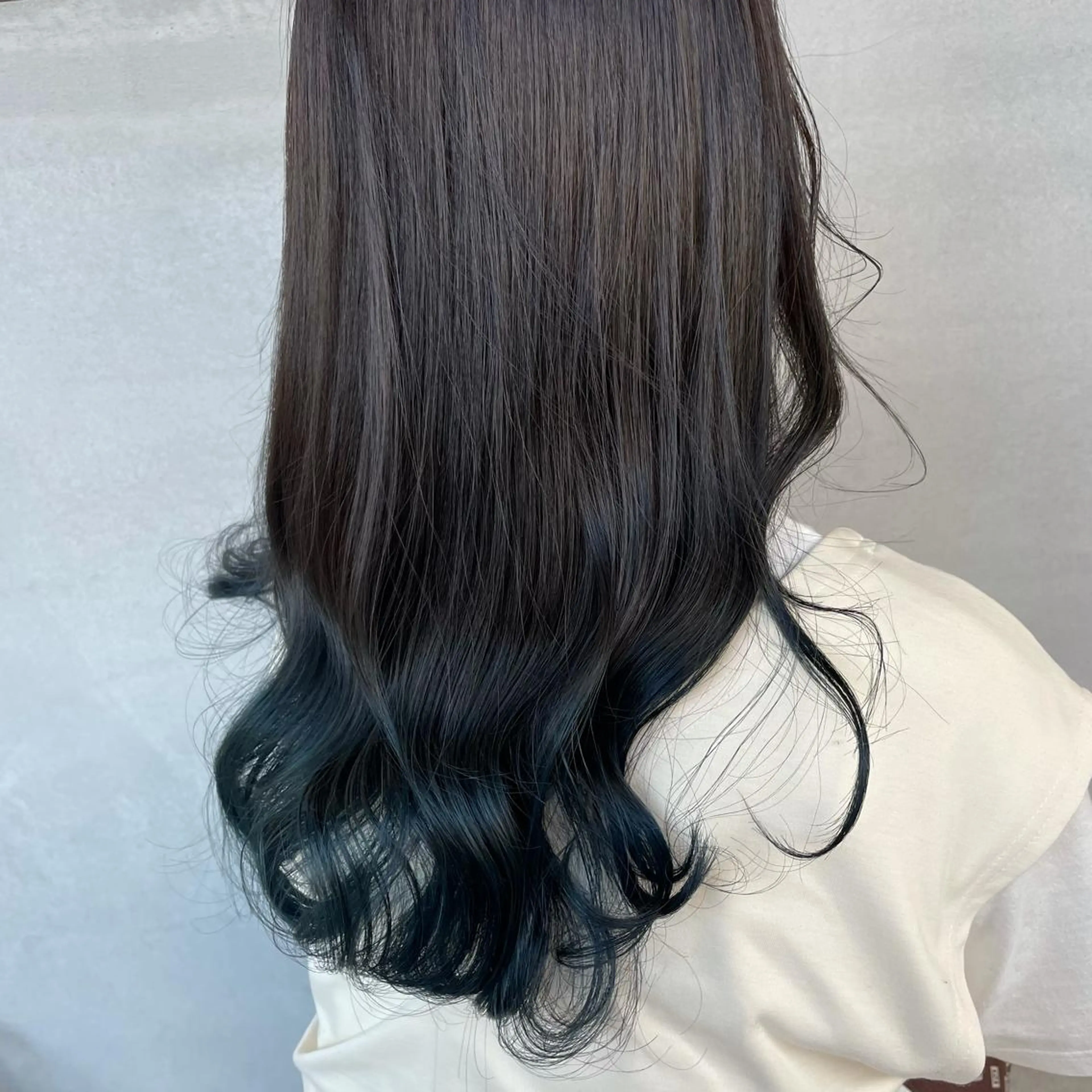 ロング カラー ヘアカラー 小森 樹奈のヘアスタイル