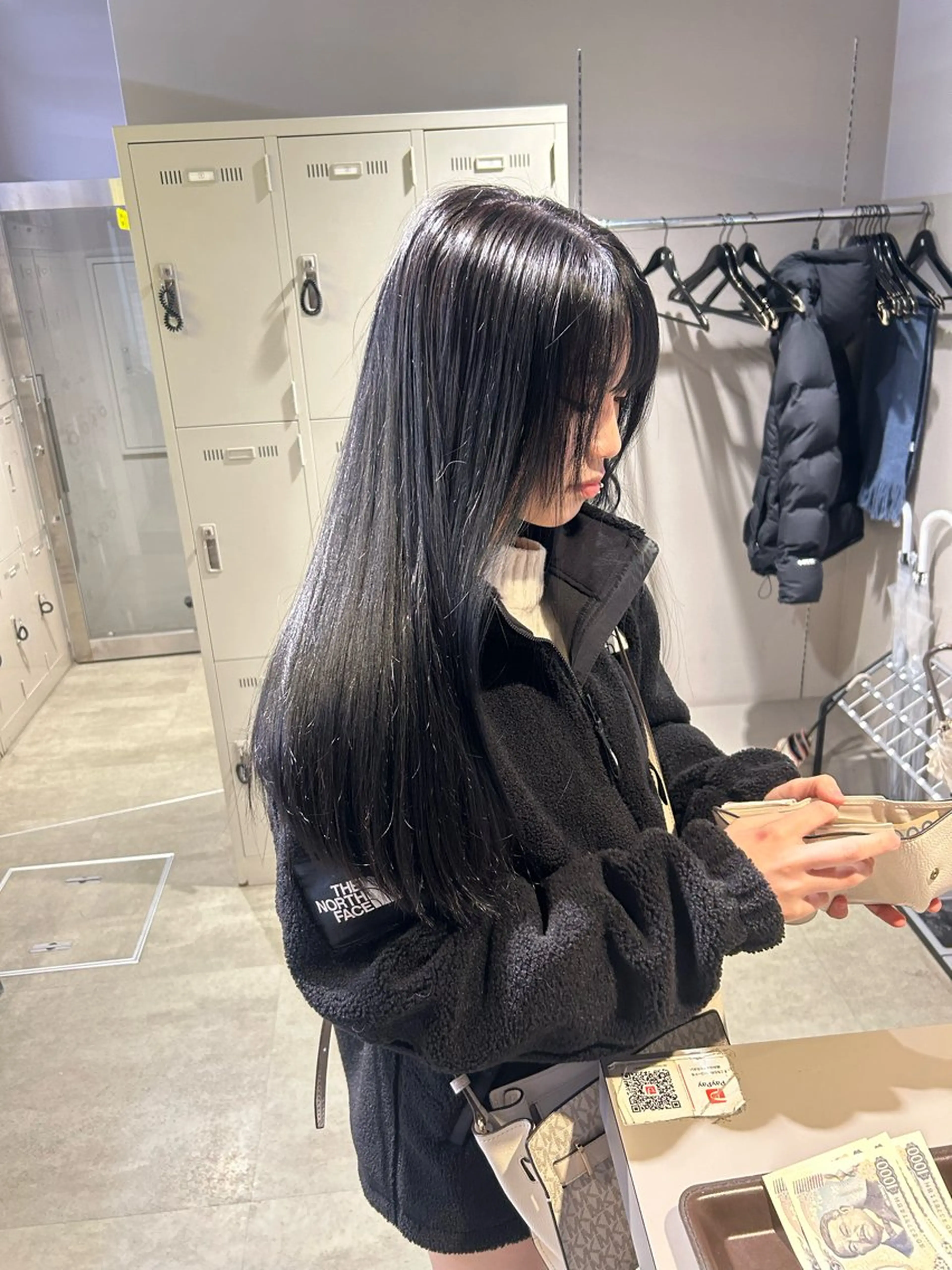 ロング カラー カット ヘアカラー トリートメント ヘッドスパ 韓国ヘア暗髪 ダブルカラーメンズ可のヘアスタイル
