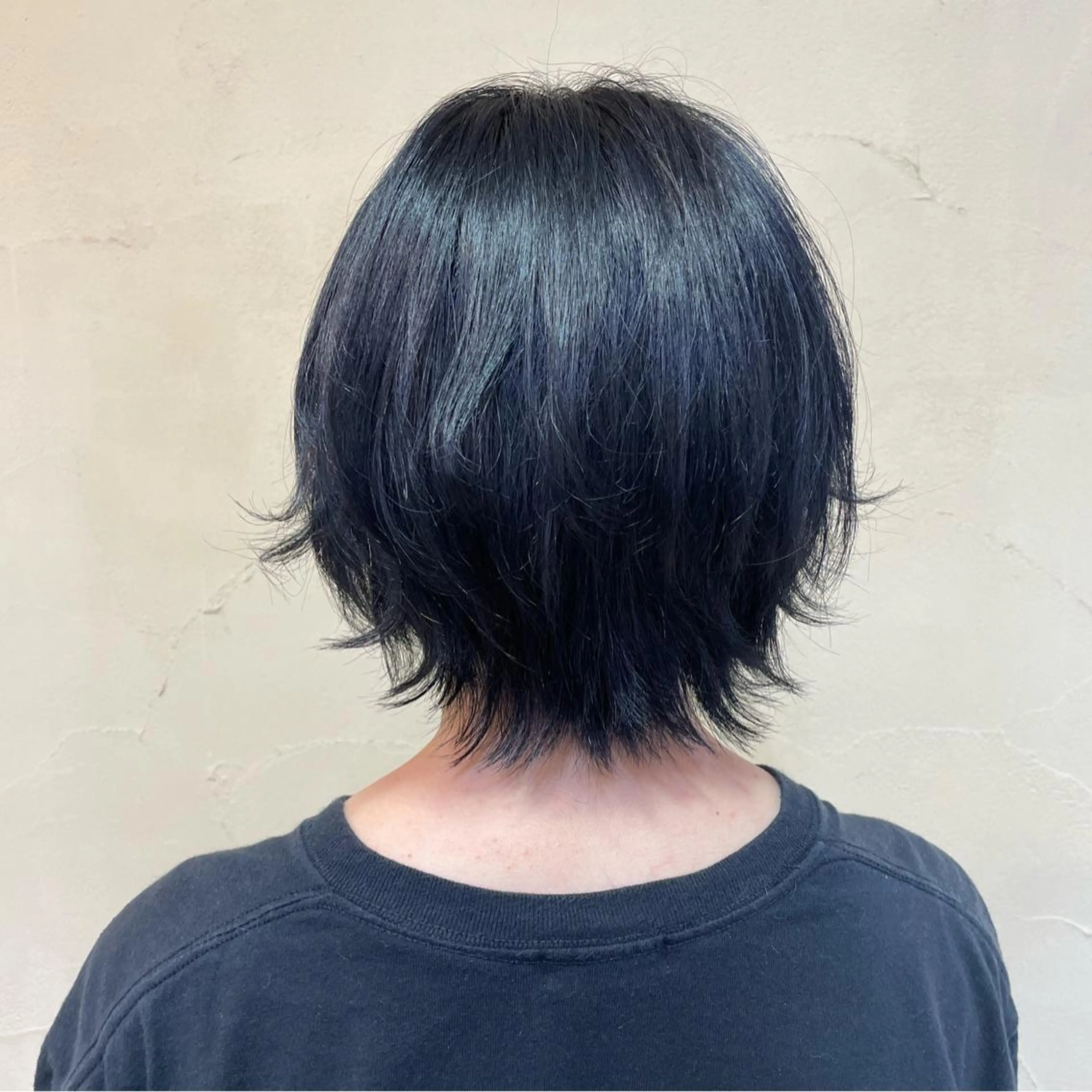 ショート カラー ヘアアレンジ ショートボブ 黒髪 ブルーカラー ブルーブラック ボブ ヘアカラー トリートメント 秋山 幸太のヘアスタイル