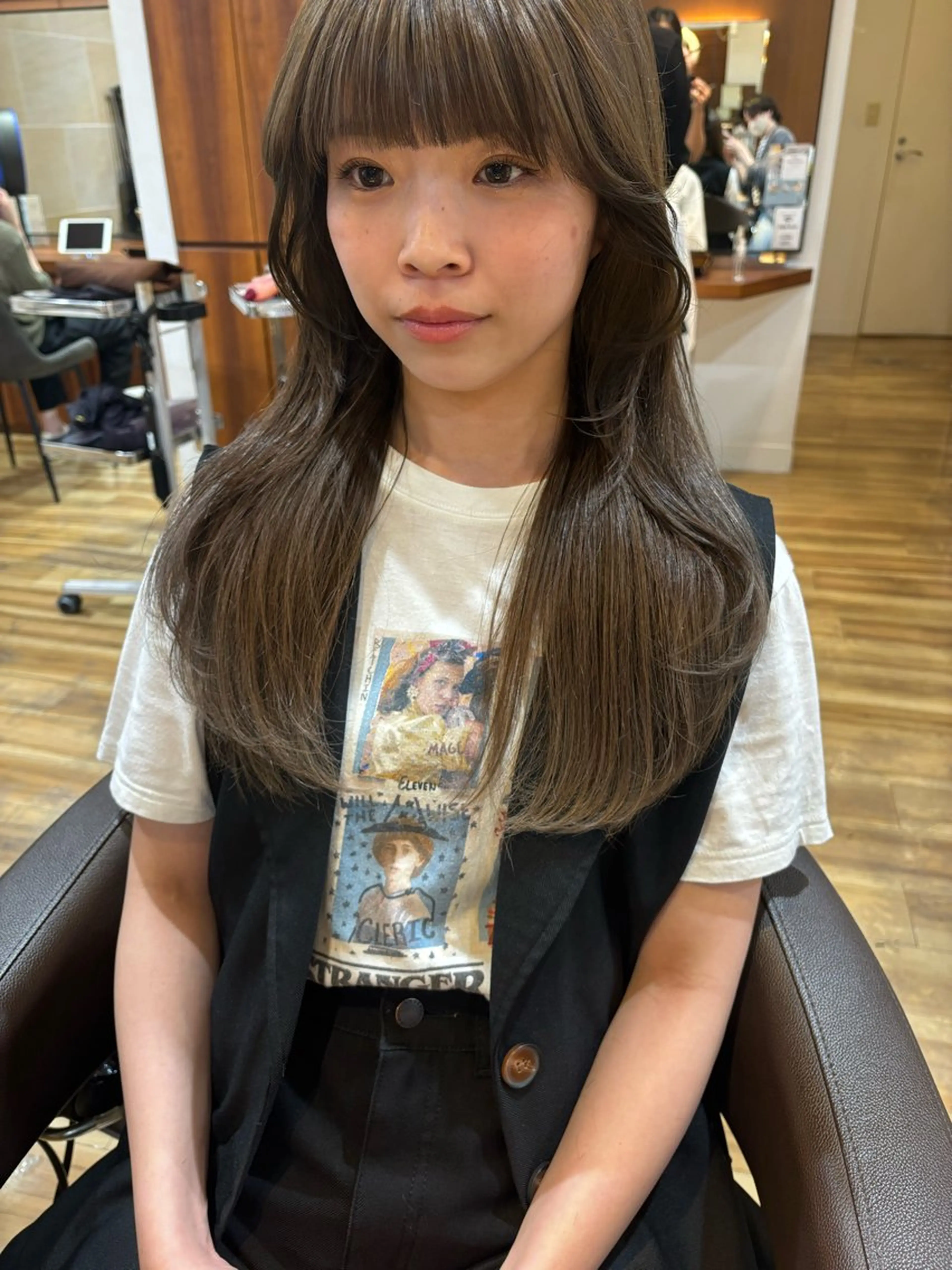 ロング カラー ベージュカラー オリーブベージュ くびれヘア カット ヘアカラー トリートメント レイヤーカット /透明感/千葉怜寿のヘアスタイル