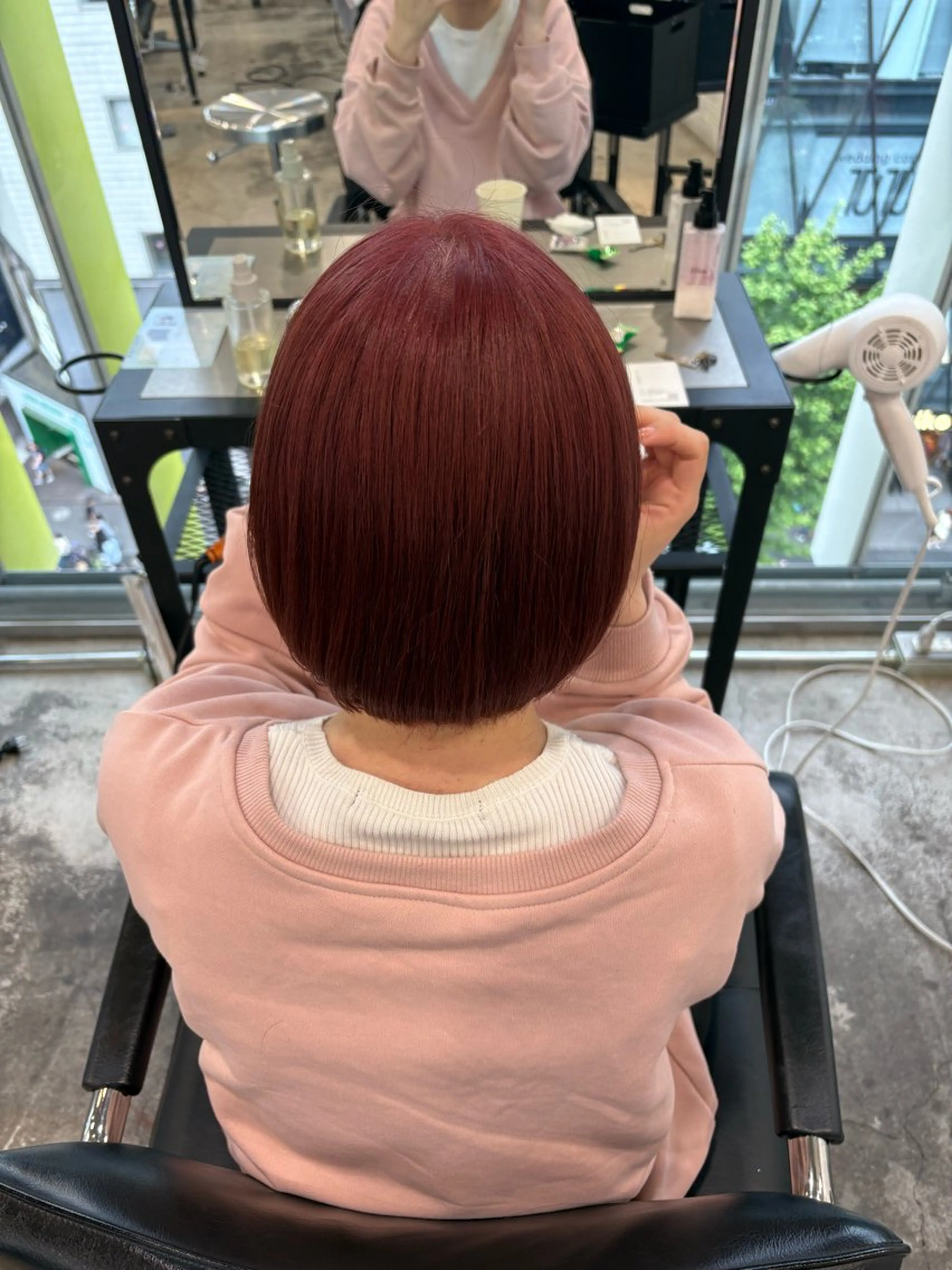 ミディアム カラー カット ヘアカラー トリートメント ハイトーン×デザイン 🪽🫧HIKARIのヘアスタイル