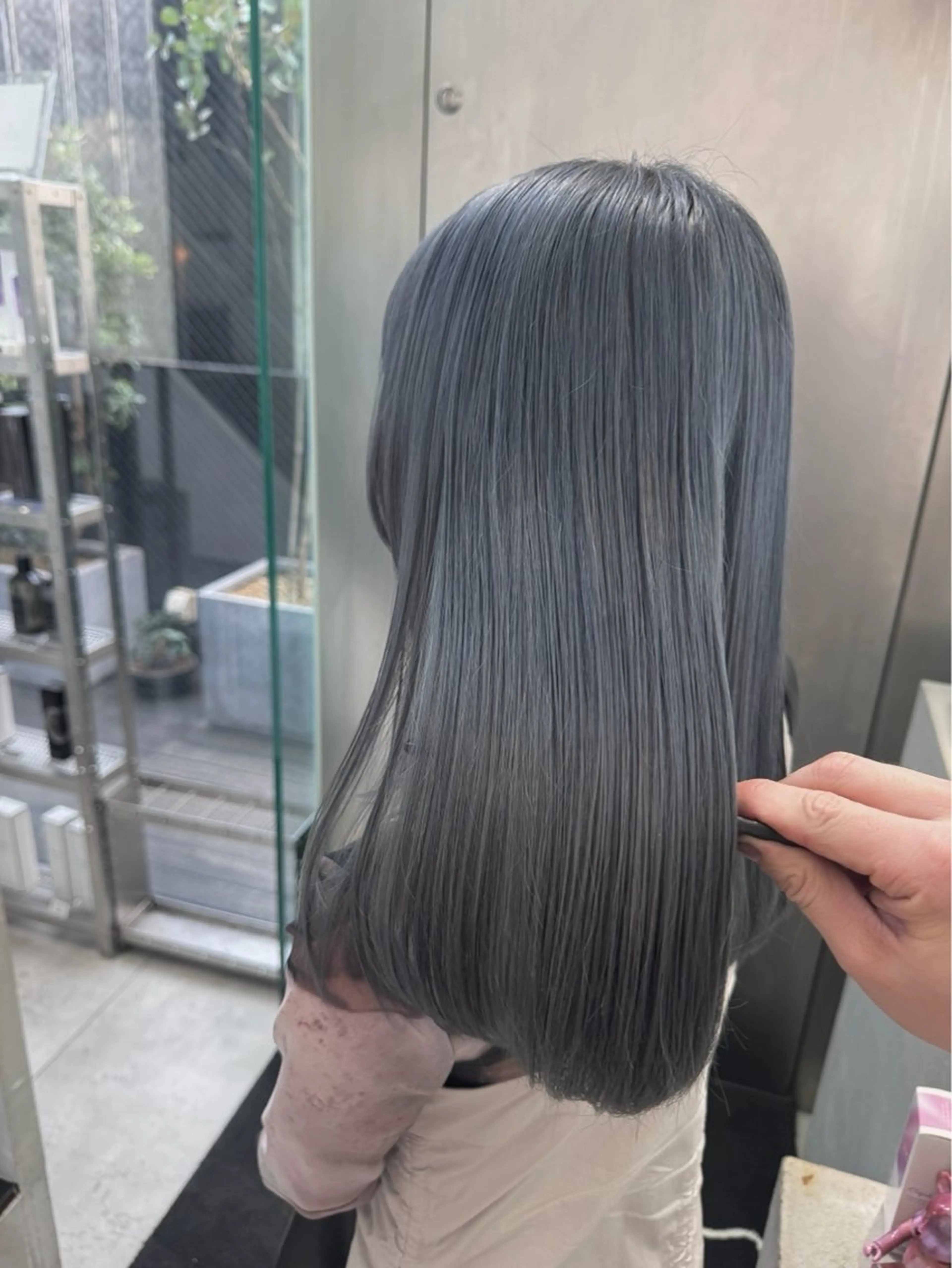 ミディアム カラー ブリーチ ブルーカラー ヘアカラー トリートメント CHERIEブリーチ ダブルカラー　天神のヘアスタイル