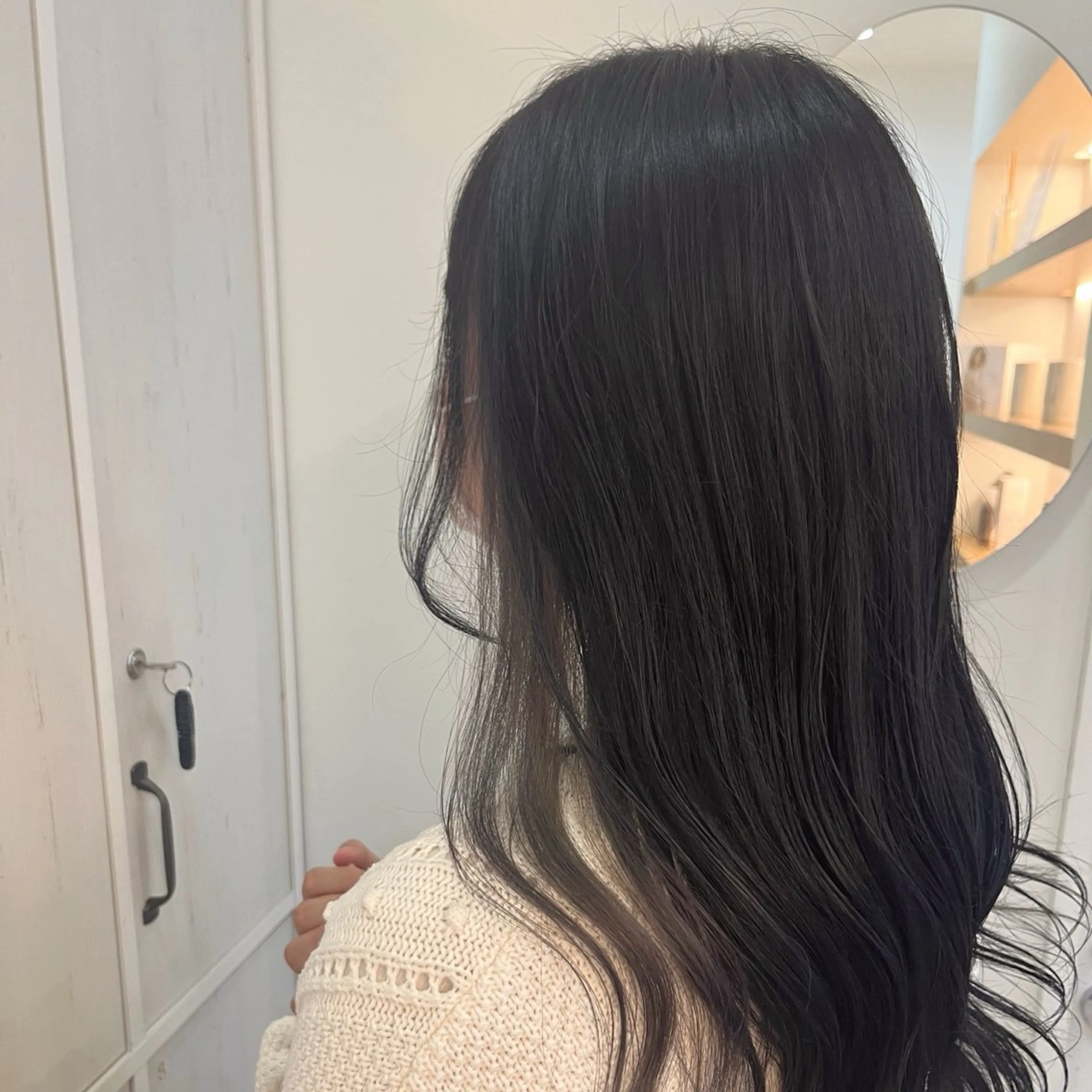 カラー ブリーチ シルバー 🫧髪質改善🫧 神田紗来のヘアスタイル