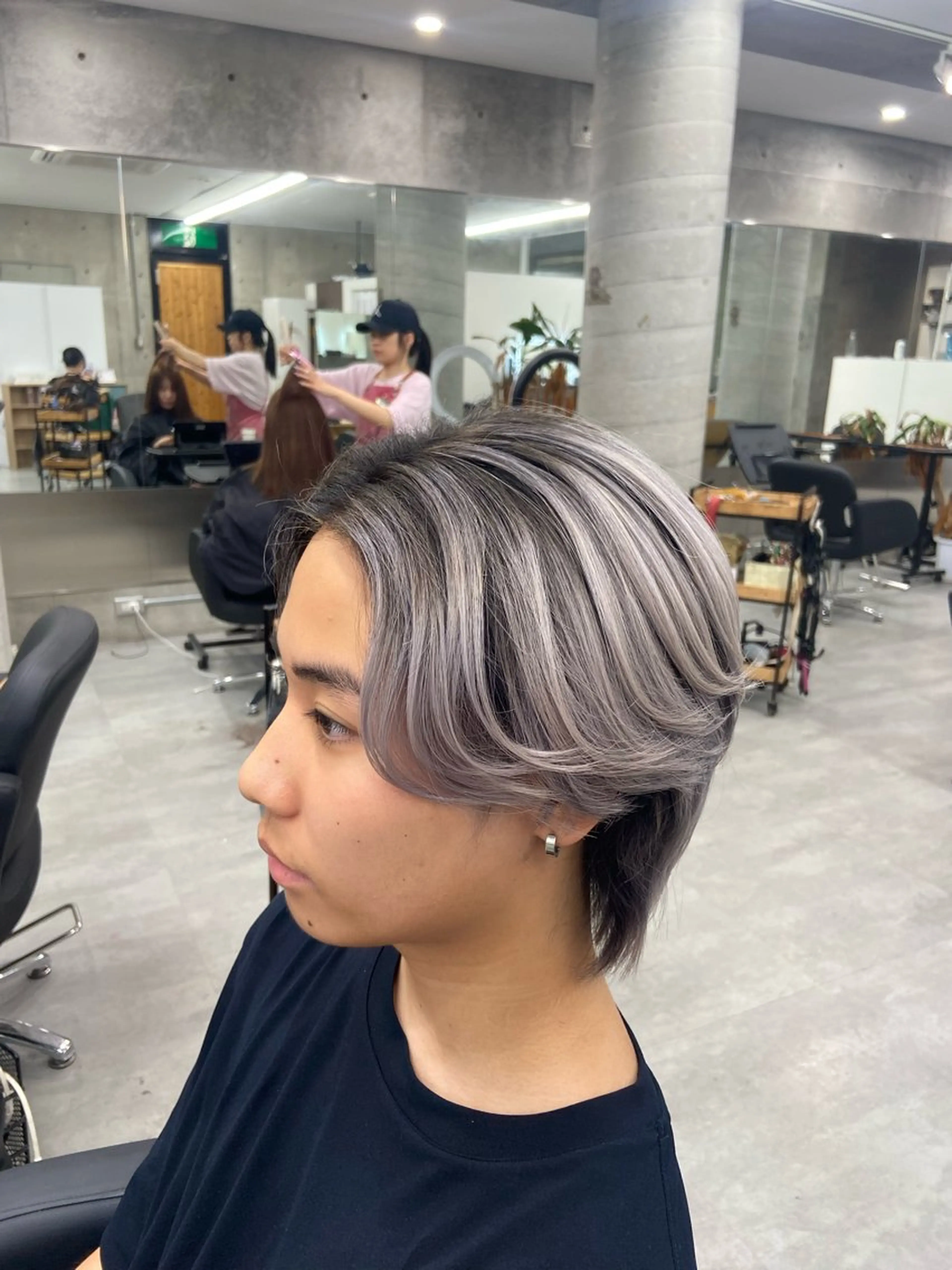 カラー メンズ シルバー ヘアカラー Kotoko🖤/海 外/バレイヤージュのヘアスタイル