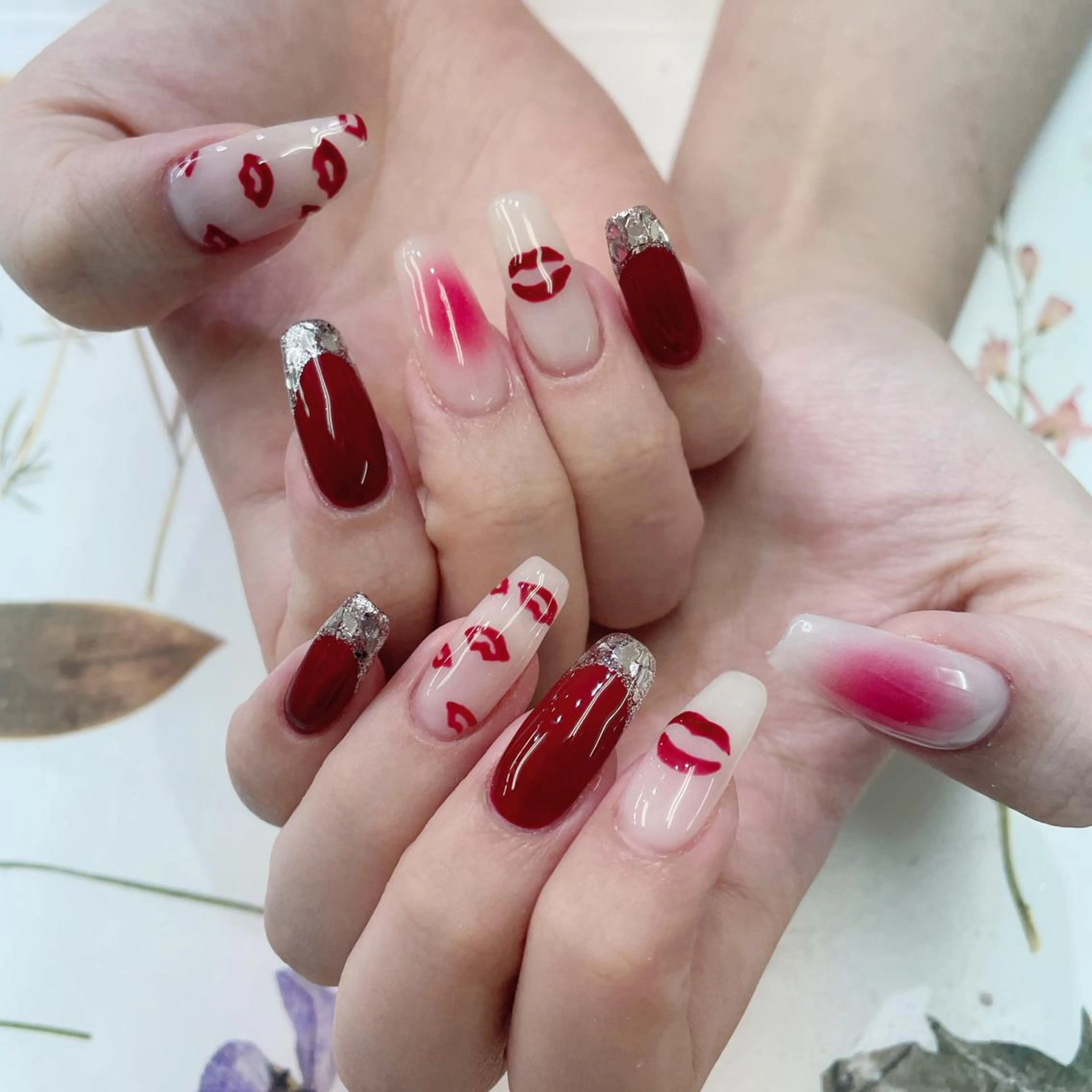 ネイル オーロラネイル フレンチネイル ハート 韓国ネイル ミラーネイル MELODY BEAUTY SALON所属・Melody  スカルプ専門店のネイルデザイン