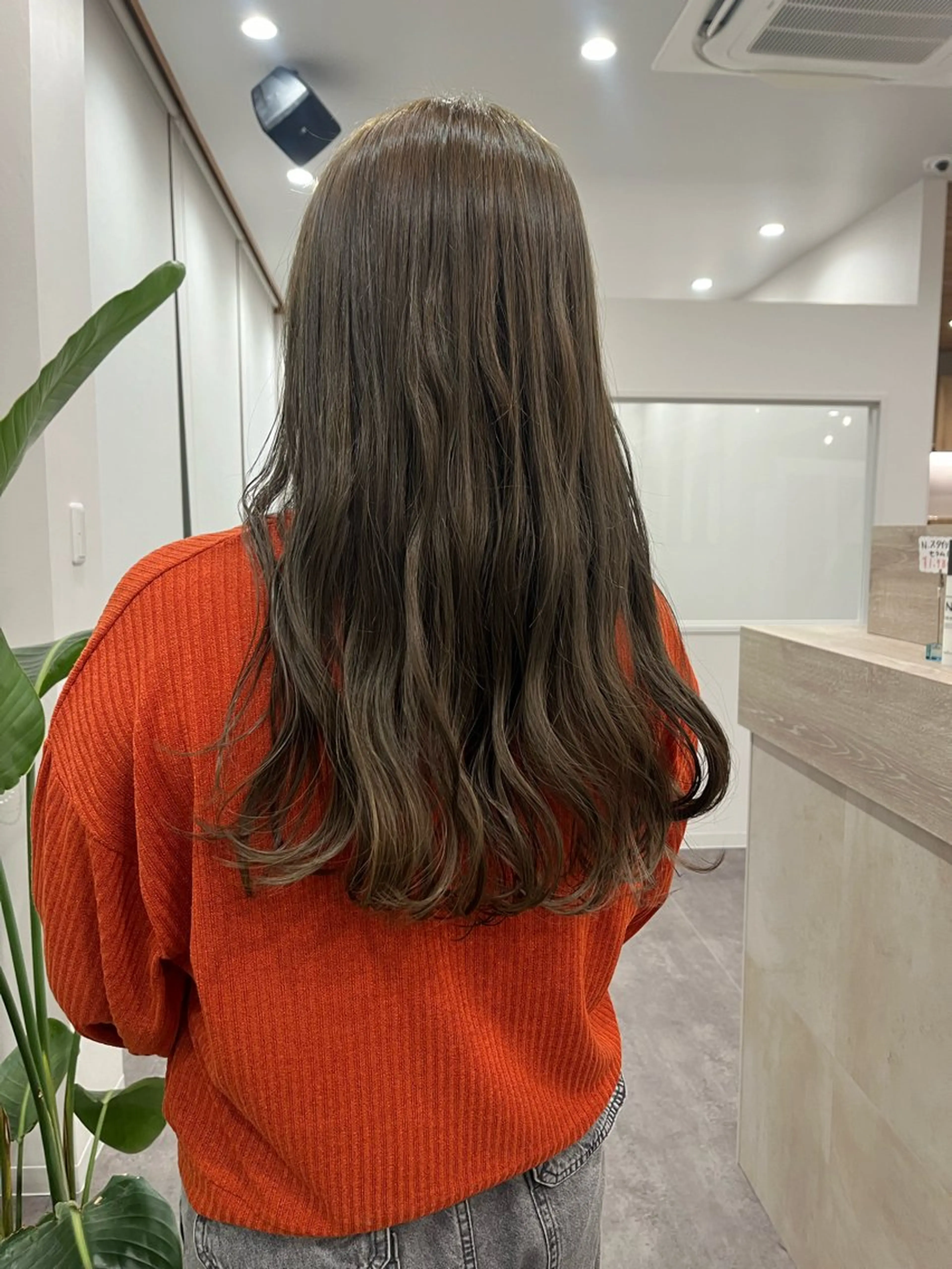 カラー ヘアカラー 金井 美悠のヘアスタイル