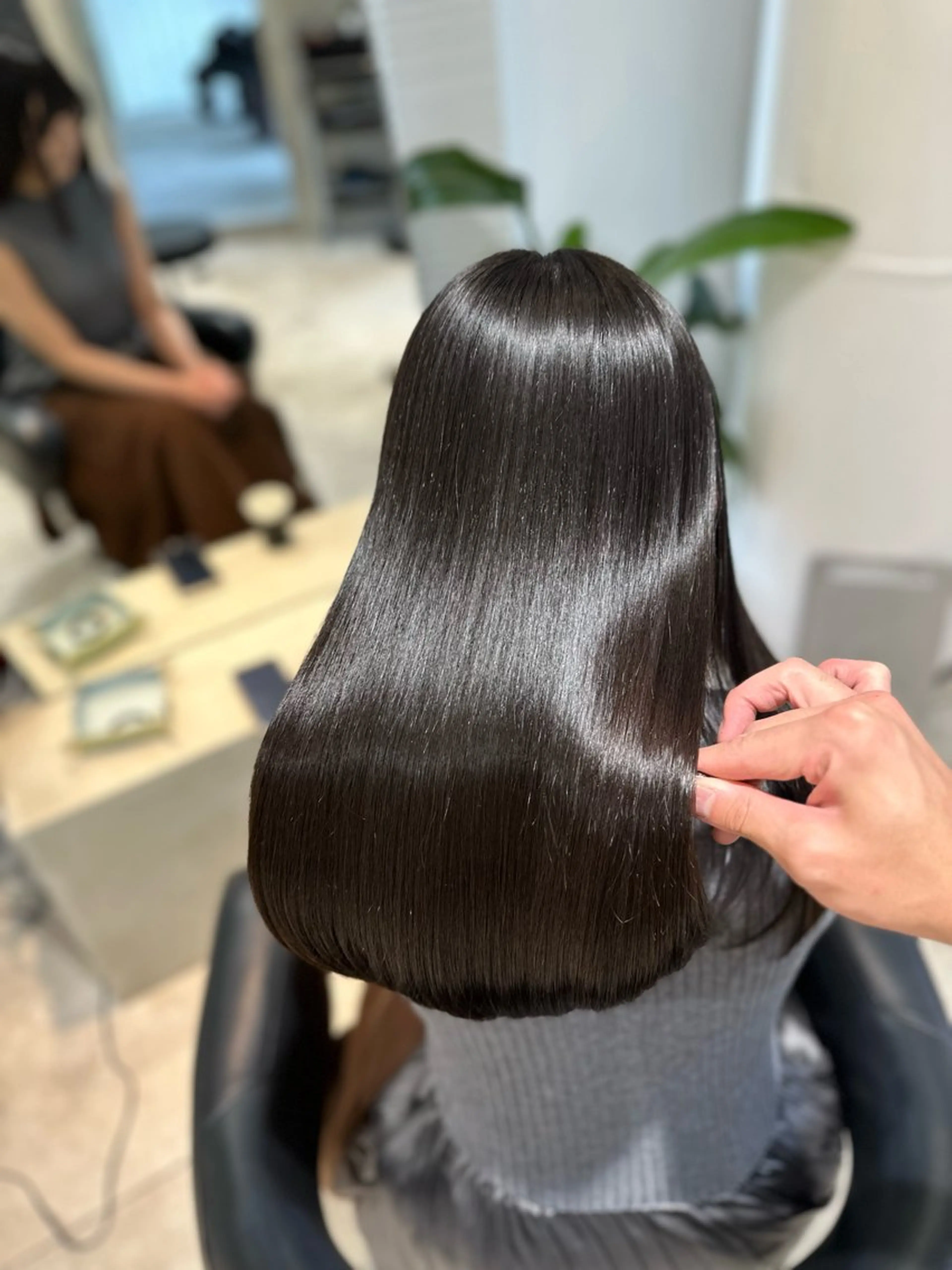 ミディアム 縮毛矯正 艶髪🫧‪🎀 岡由紀乃のヘアスタイル