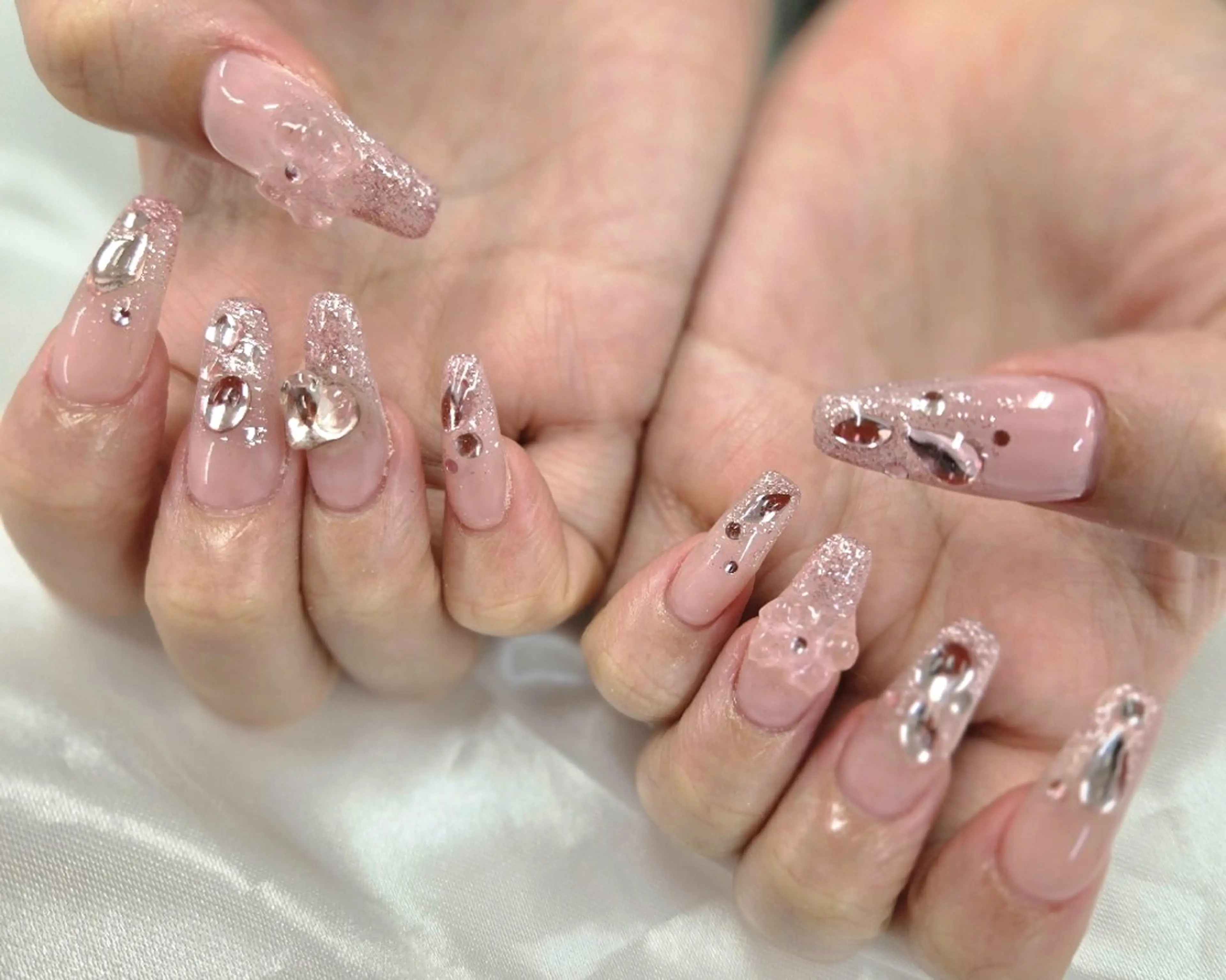 ネイル アートネイル オーロラネイル チークネイル ジェルネイル グラデーション ハンドネイル 河野ちえ (雑誌掲載サロン)のネイルデザイン