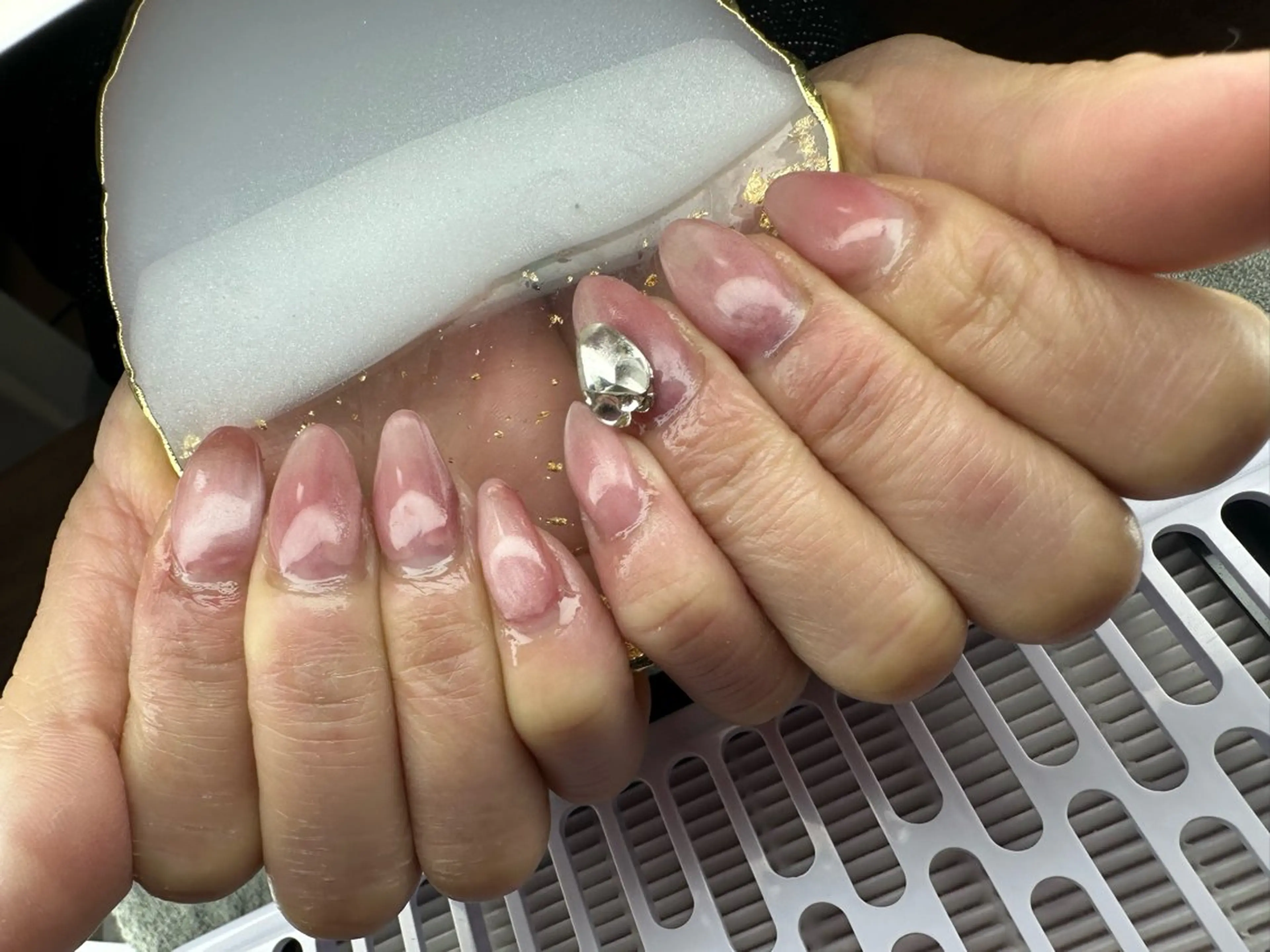 ネイル マグネットネイル ピンク ハンドネイル YOKOSUKA⚓️ KIRaRa💅のネイルデザイン
