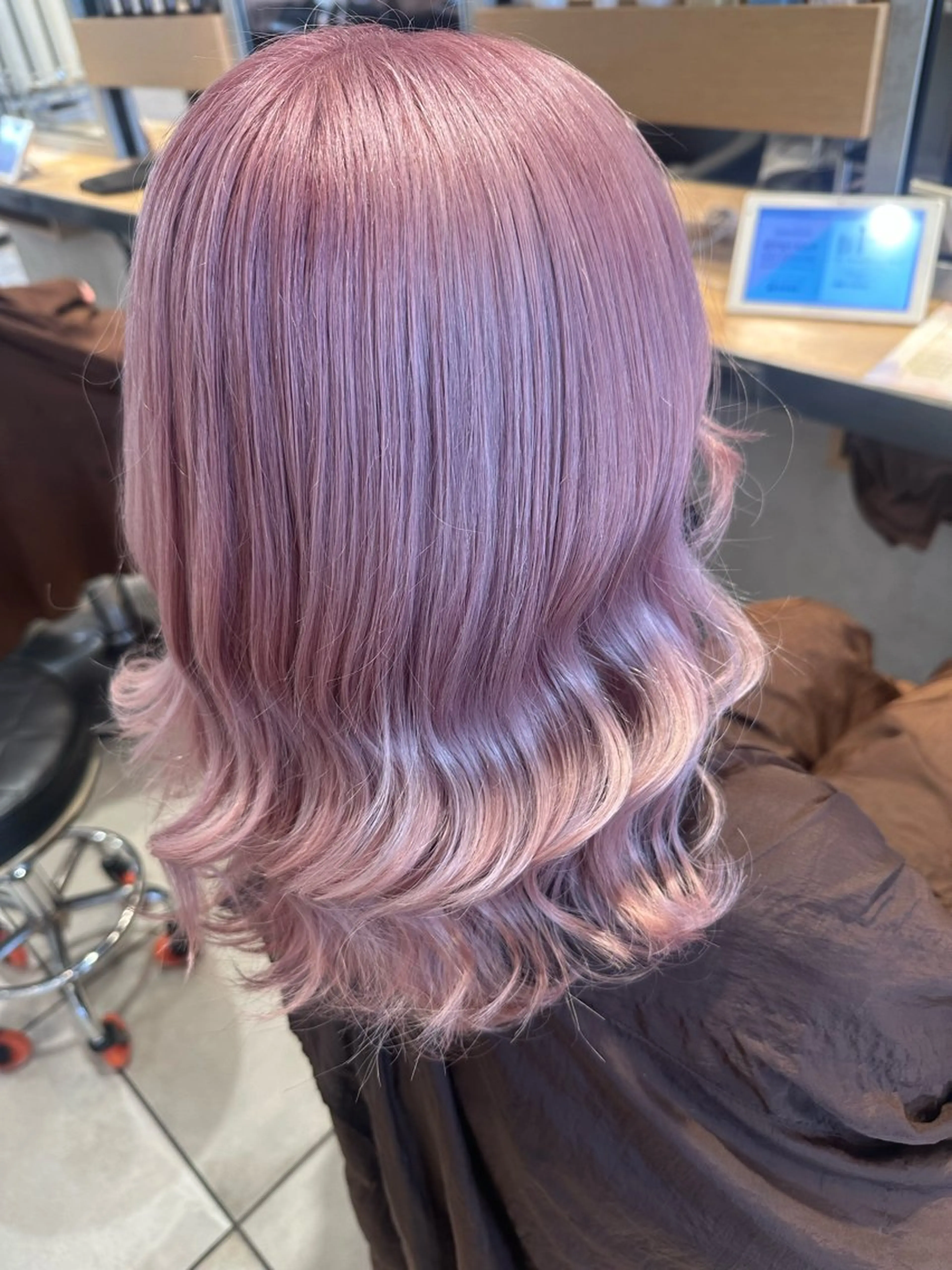 カラー ブリーチ ピンクカラー 福井 美夢のヘアスタイル