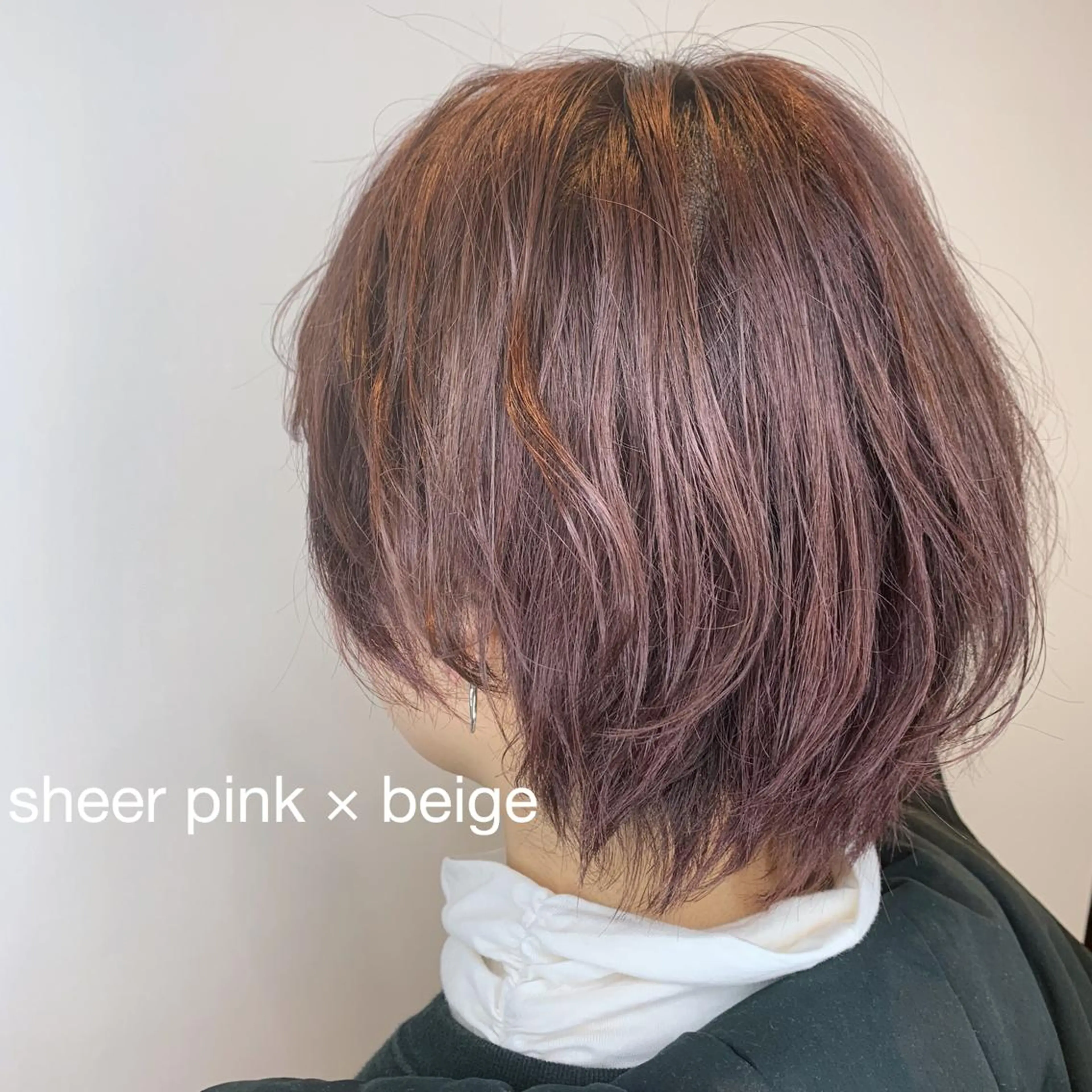 ショート カラー ヘアカラー トリートメント RINA🧤 デザインとボブのヘアスタイル