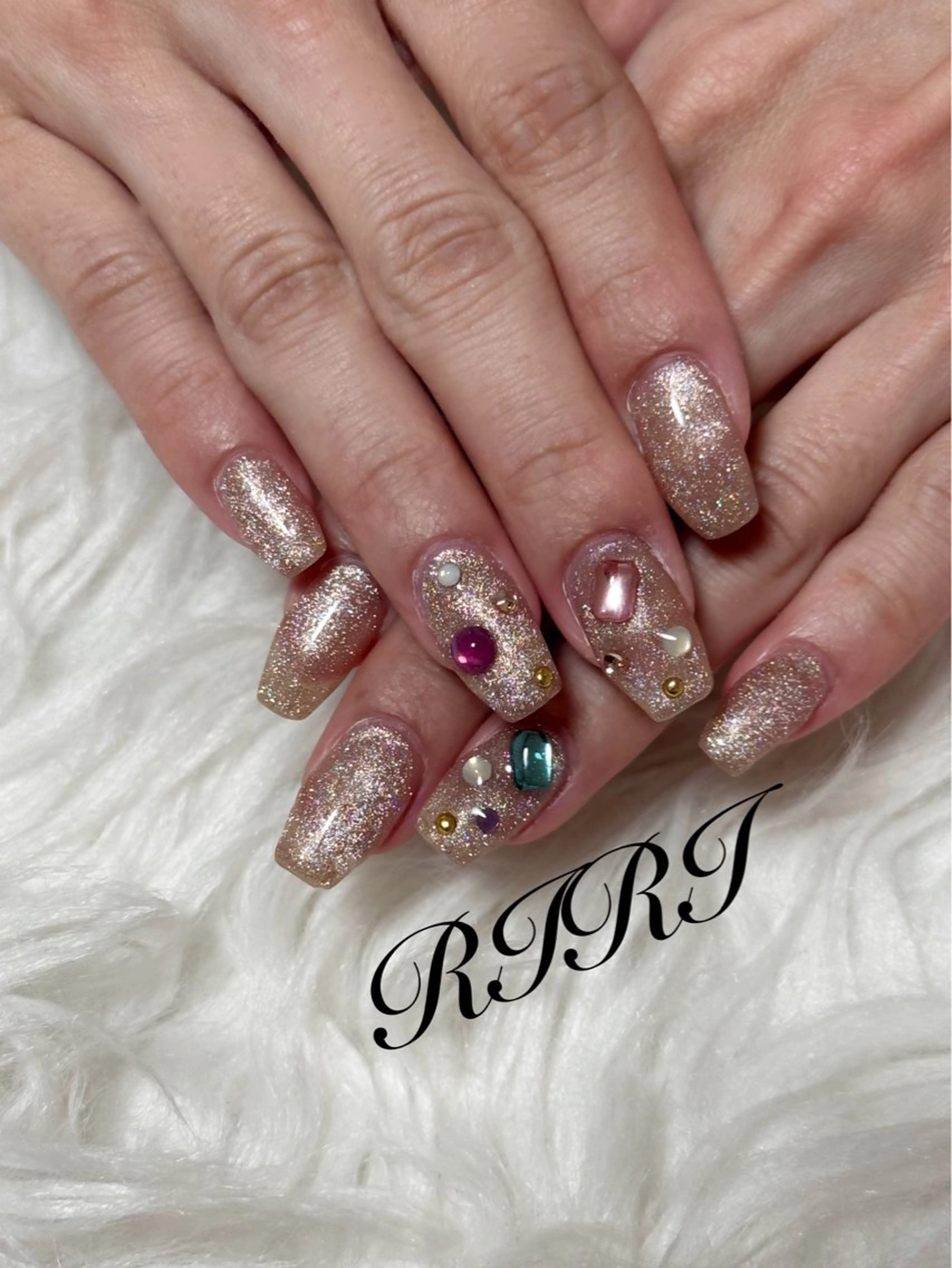 ネイル フラッシュネイル ジェルネイル キラキラネイル ショートネイル 冬ネイル ハンドネイル riri オーナーのネイルデザイン