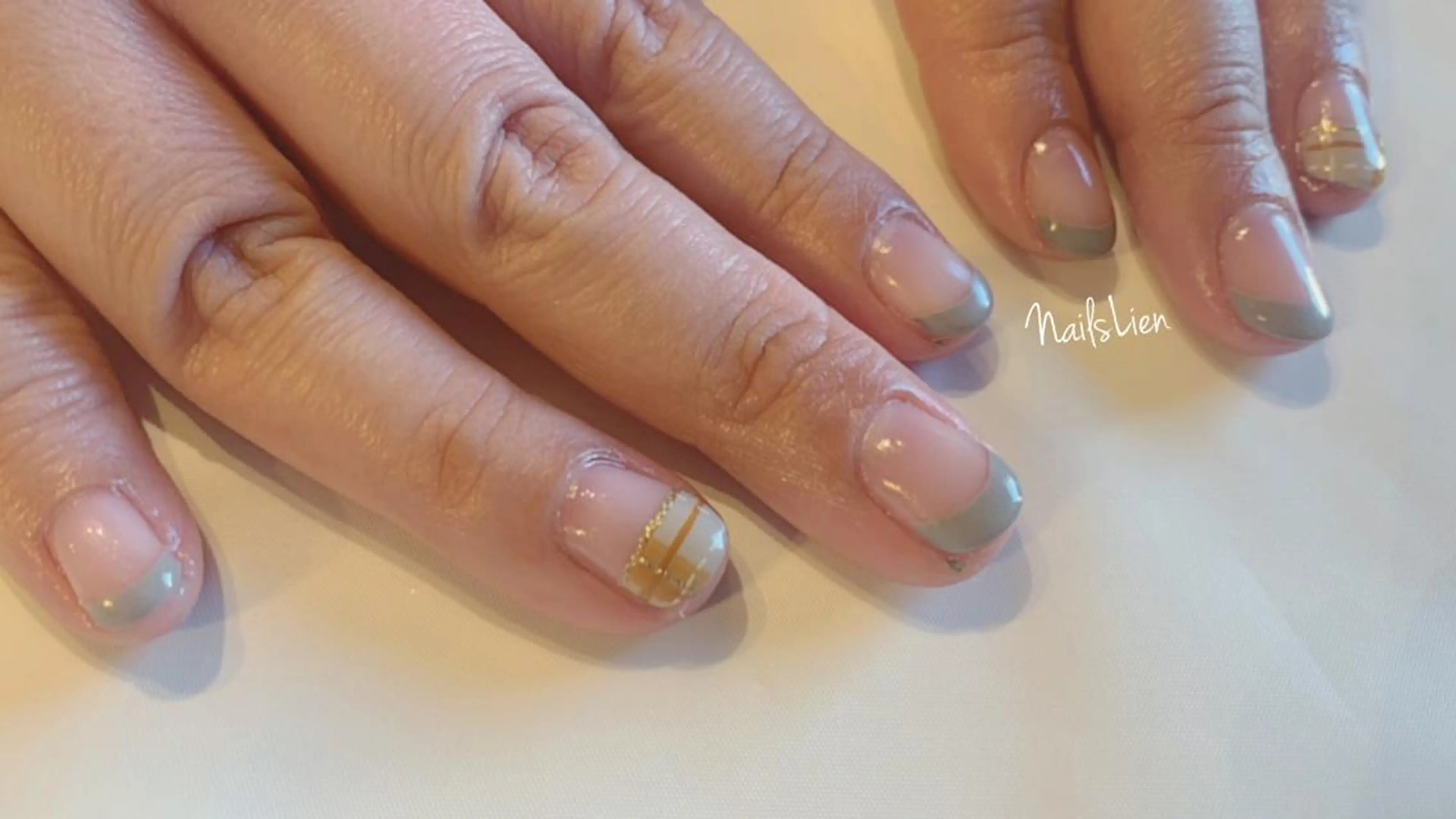 ネイル フレンチネイル 冬ネイル クリスマス 凛 リンのネイルデザイン