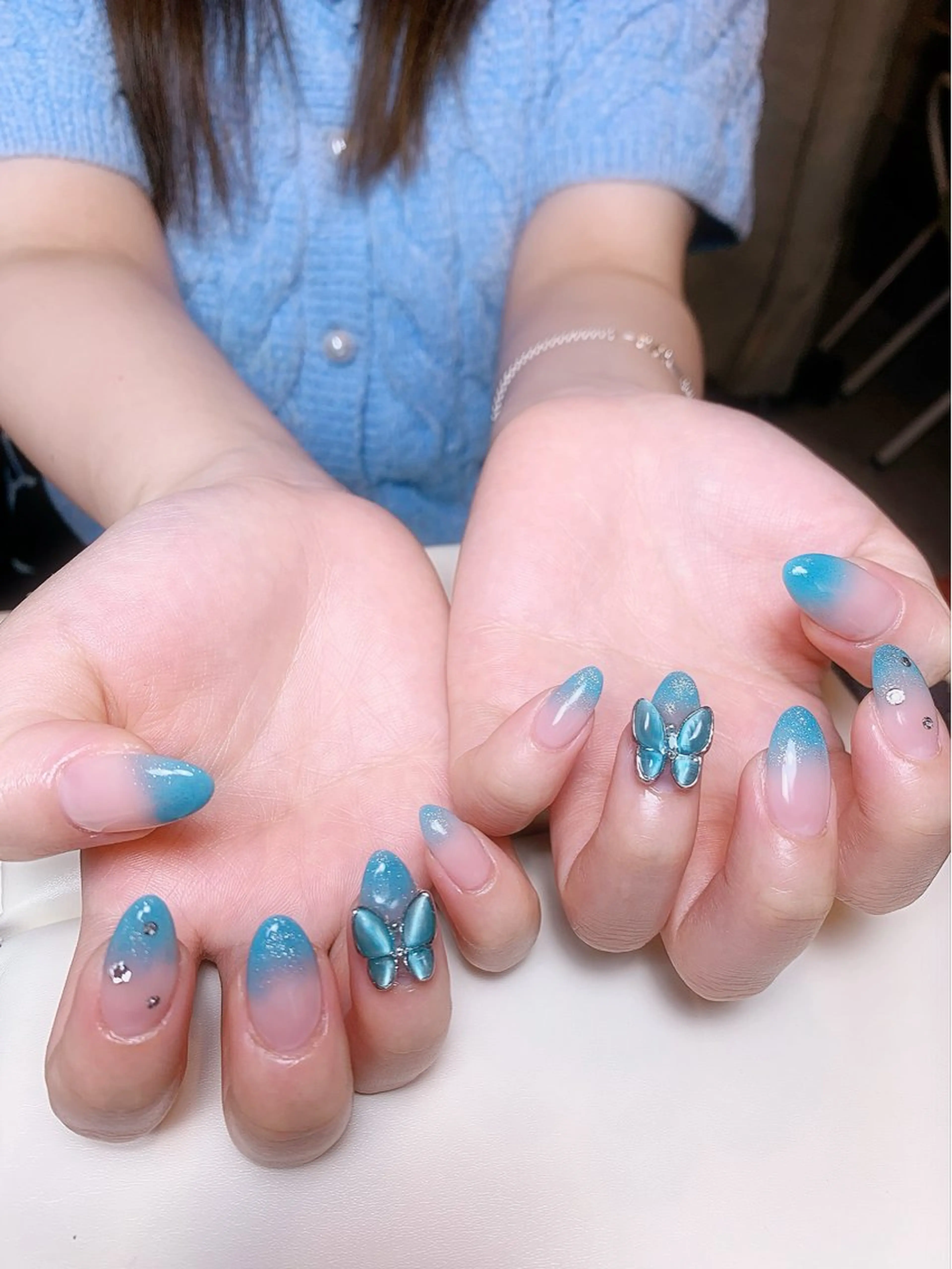 ネイル ブルー チークネイル フラッシュネイル マグネットネイル シルバー ハンドネイル Nail Salon R.N アールドットエヌ所属・R.N アールドットエヌのネイルデザイン