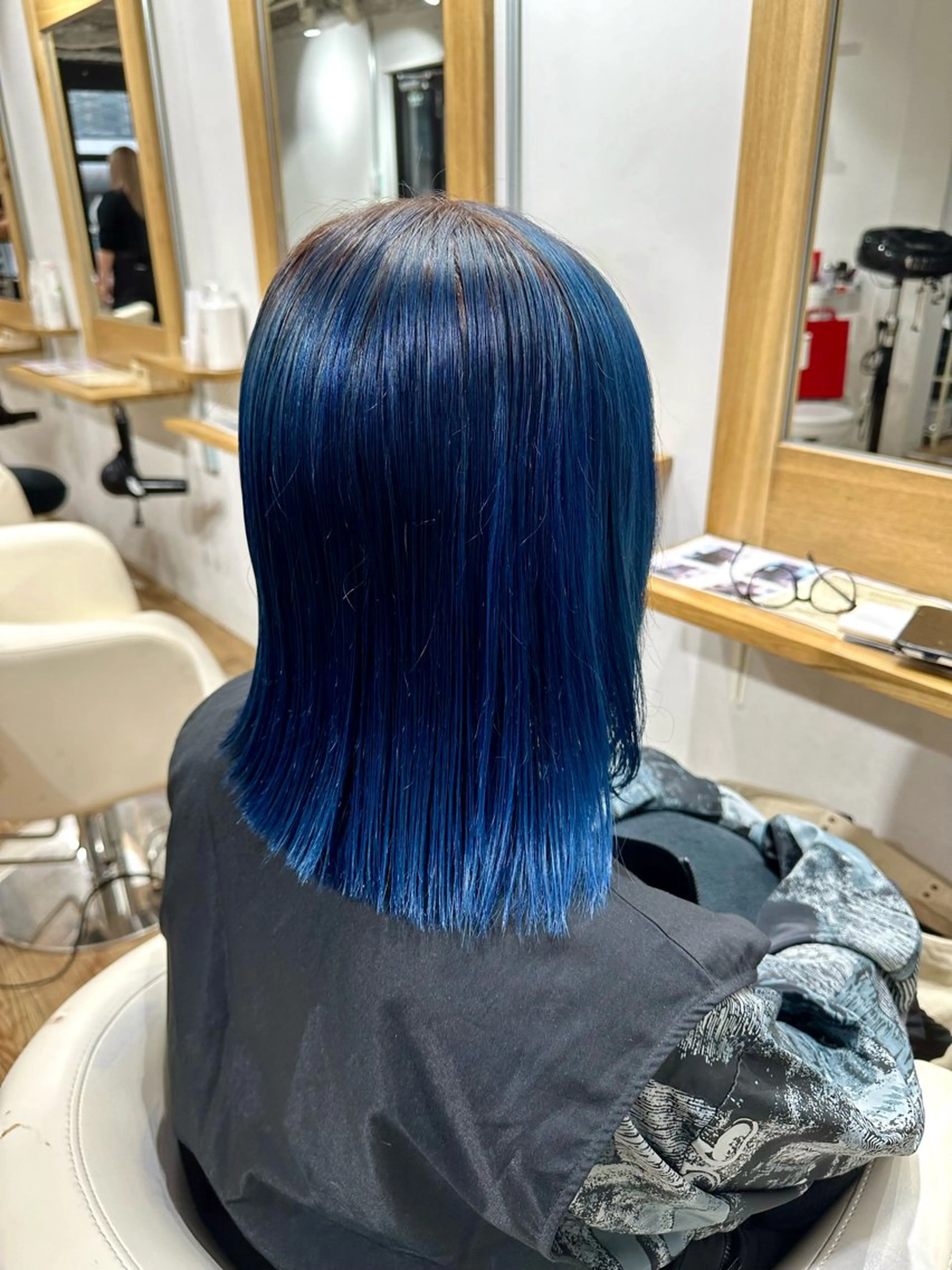 ミディアム カラー ヘアアレンジ ブルーカラー カット ヘアカラー SALOWIN京都河原町Suite店所属・外国人風レイヤー/ ハイトーンSHUのヘアスタイル
