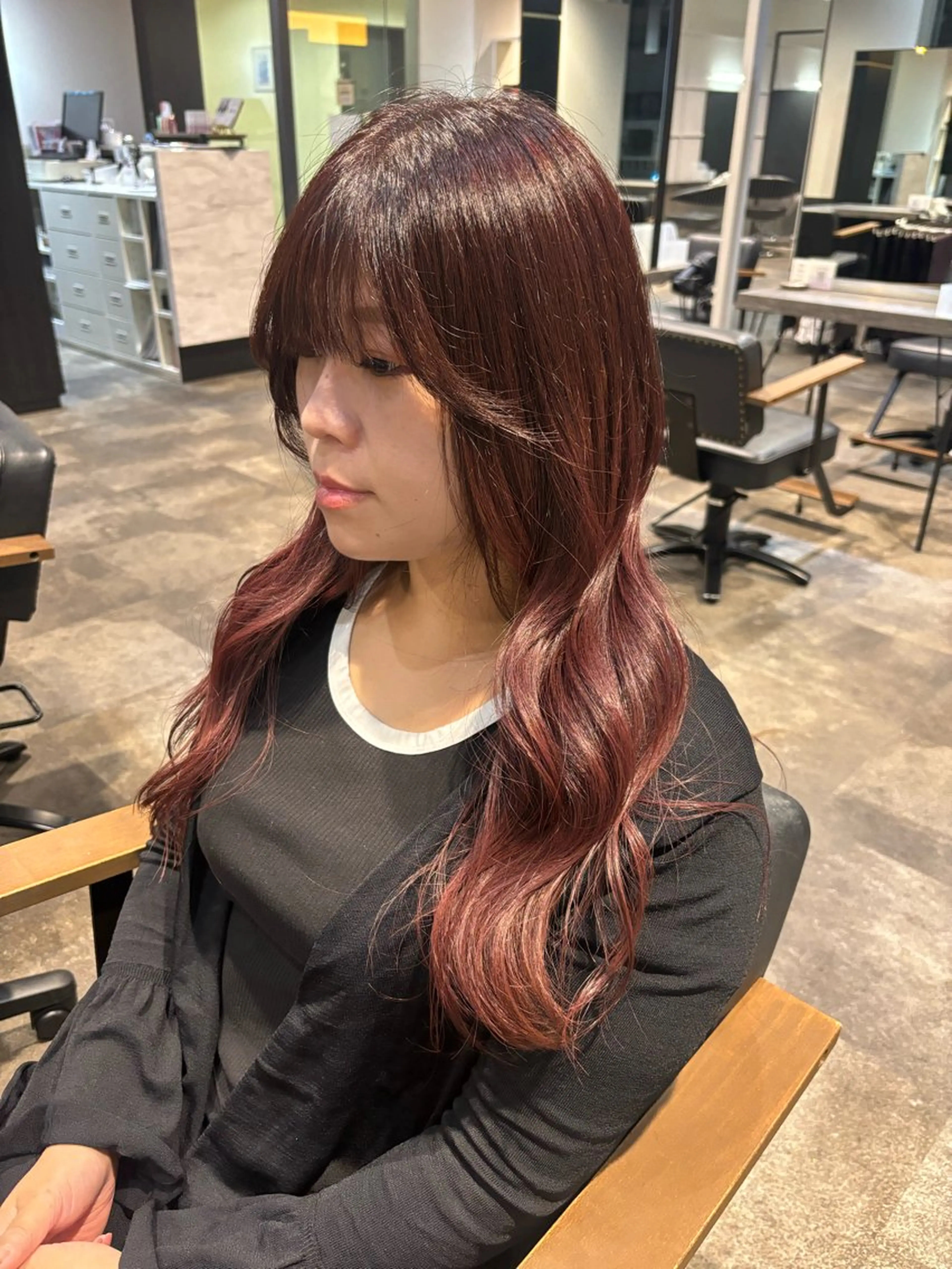 ロング カラー レッドカラー 穐田 航のヘアスタイル