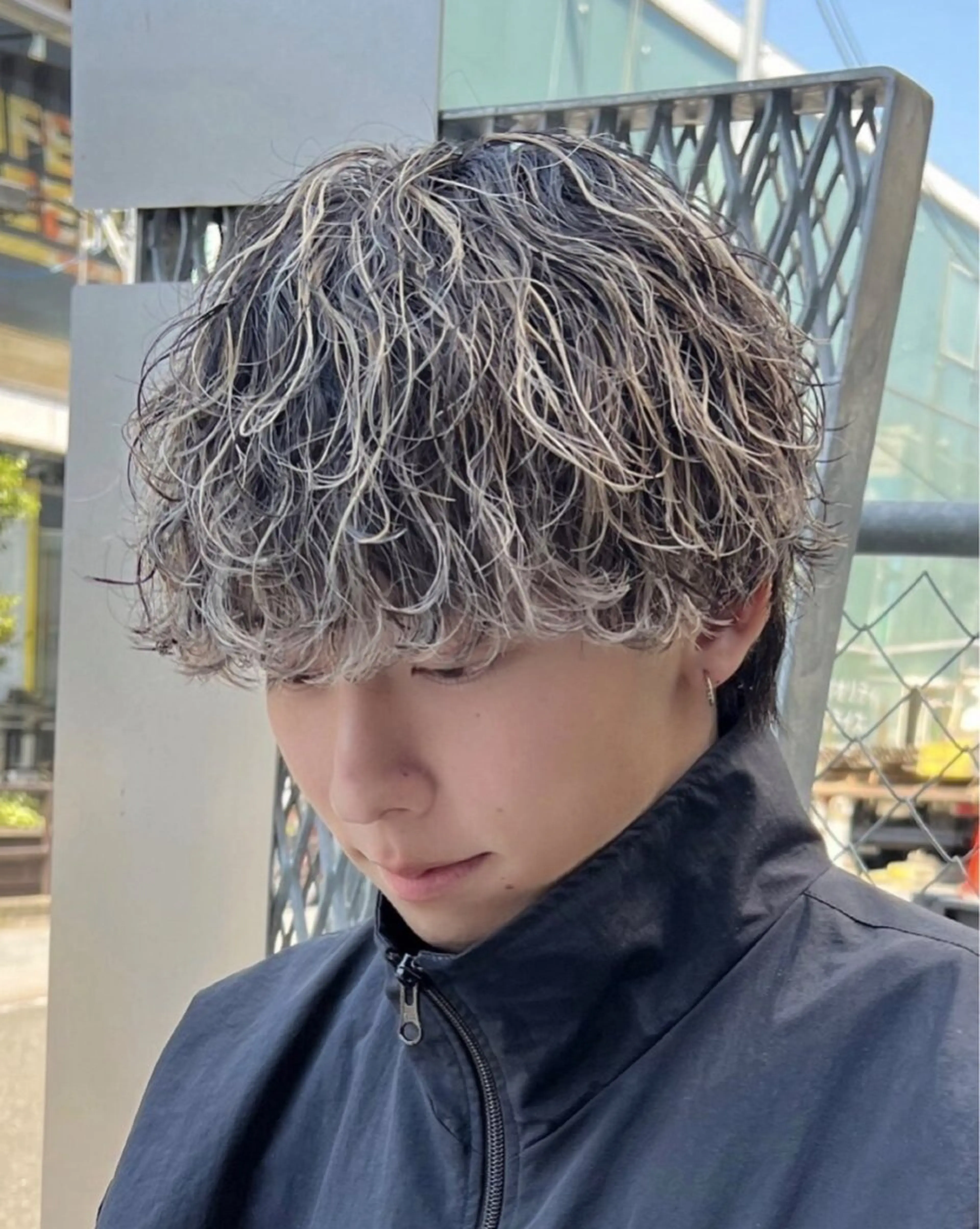 カラー ブリーチ ハイライトカラー fifth 今西翔汰のヘアスタイル