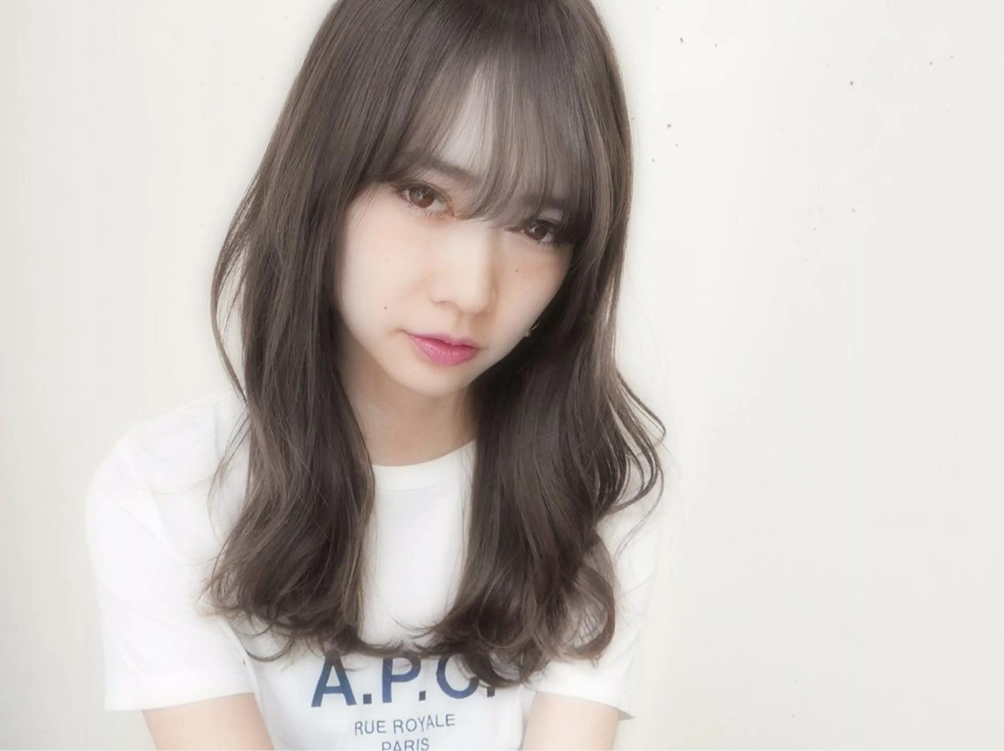 セミロング レイヤー　べージュ 白石研太のヘアスタイル
