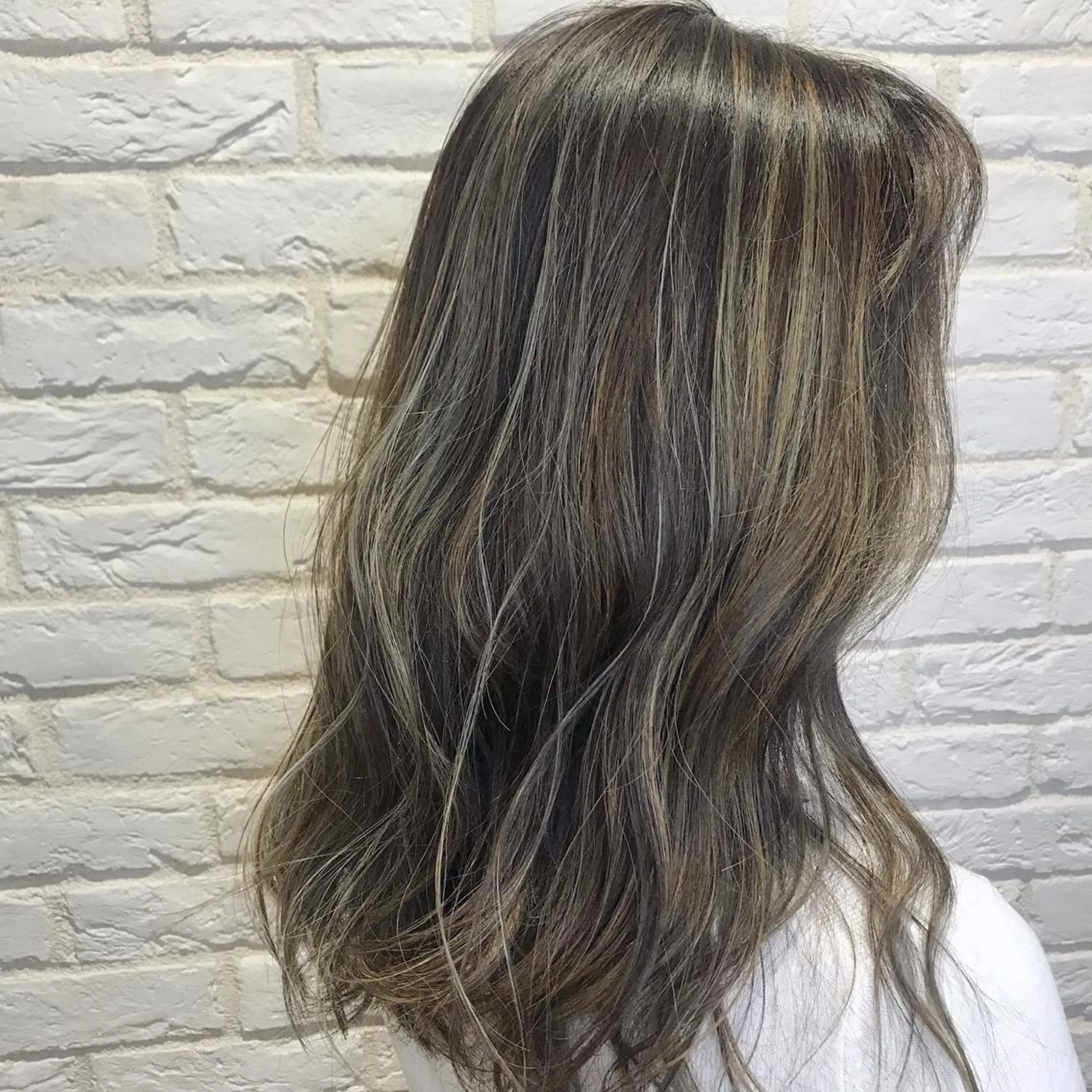 セミロング カラー TRUCK トラックのヘアスタイル