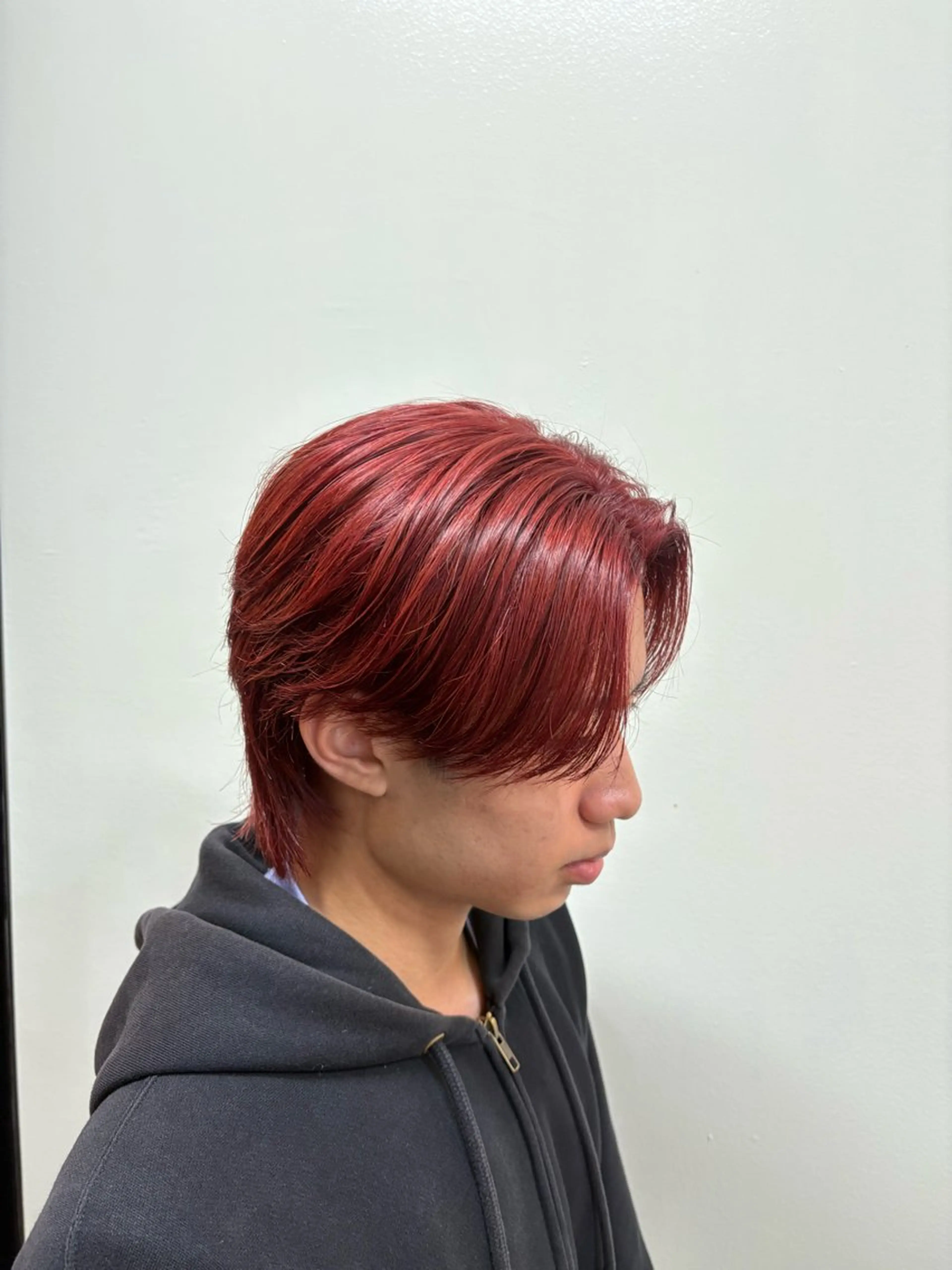 ショート カラー メンズ センターパート レッドカラー カット ヘアカラー カルマ・ニュアンス パーマ　須田龍世のヘアスタイル