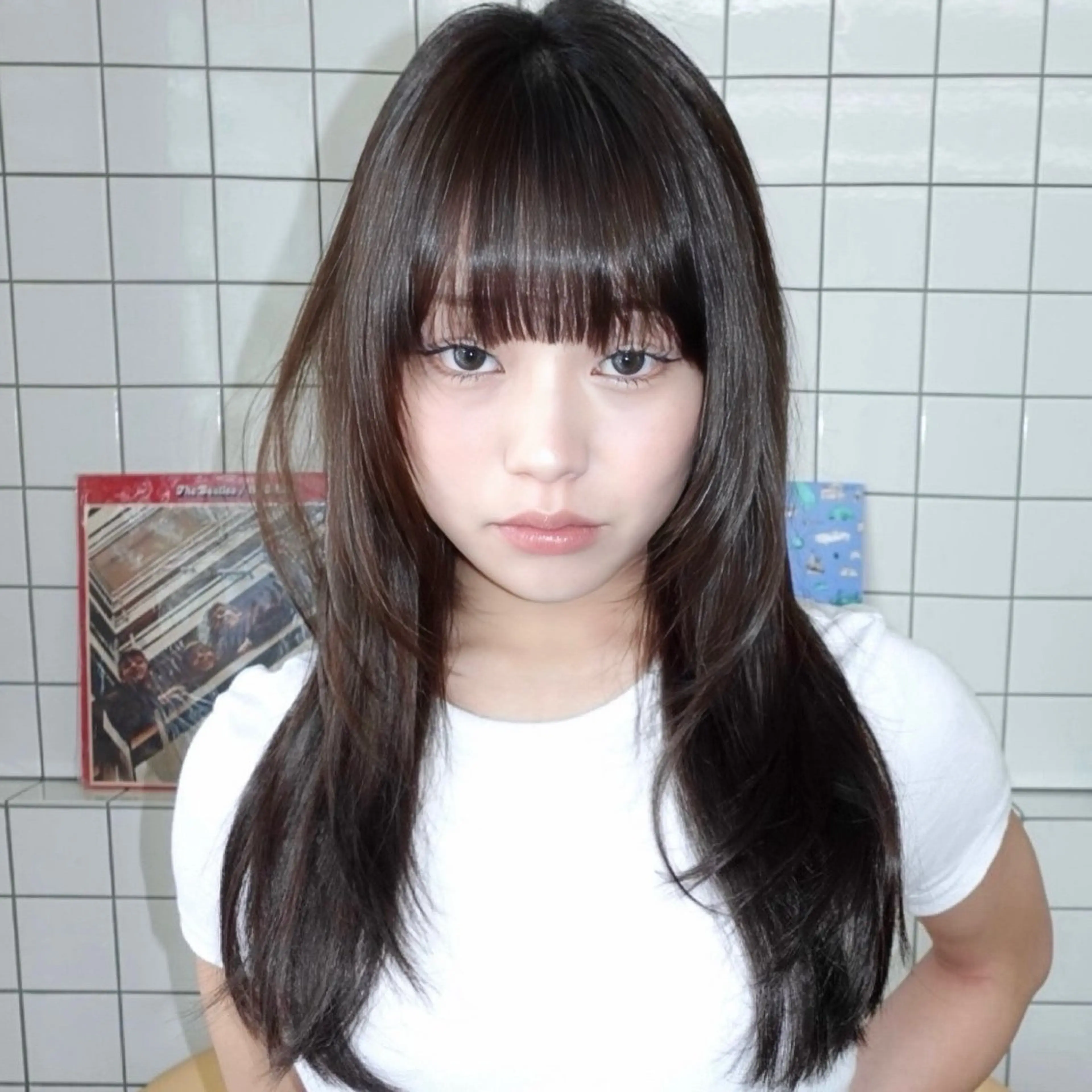 ミディアム ハッシュカット レイヤーカット シャギー カット パーマ 縮毛矯正 レイヤーカット ダブルカラーのヘアスタイル