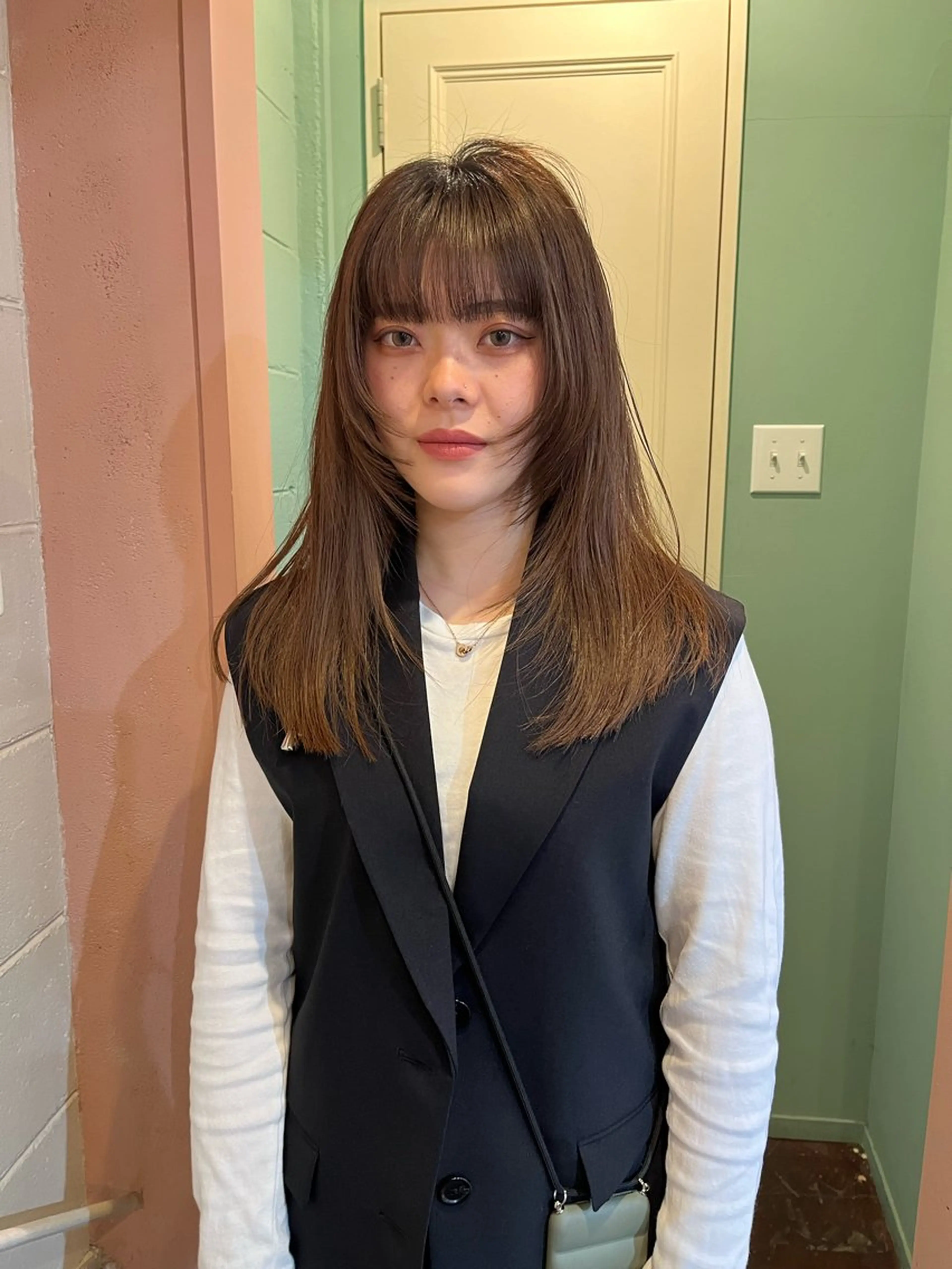 ミディアム 顔まわりレイヤー レイヤーカット iru所属・mi kiのヘアスタイル