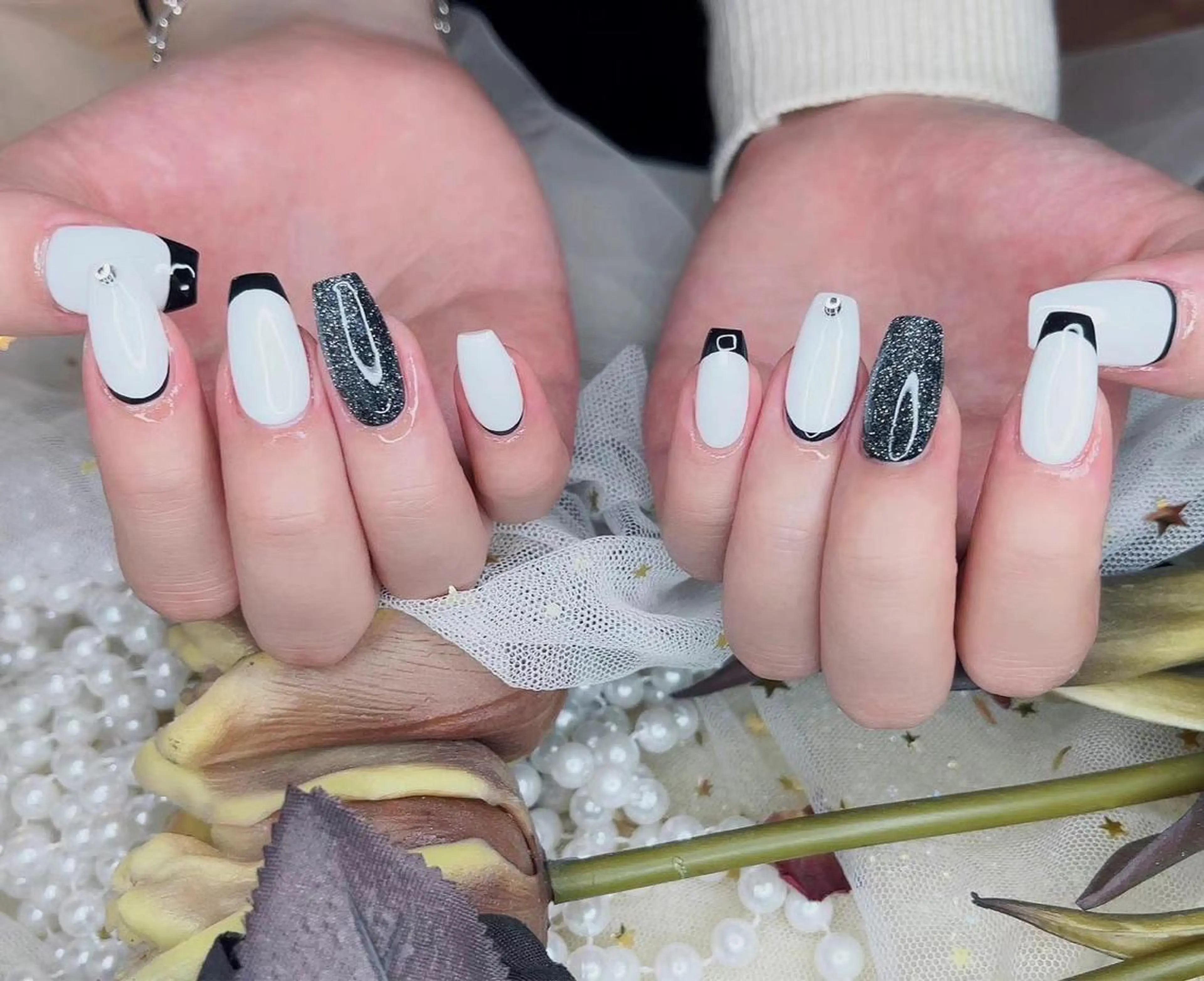 ネイル フレンチネイル ラメ(グリッター) ホワイト Babarla Nailのネイルデザイン