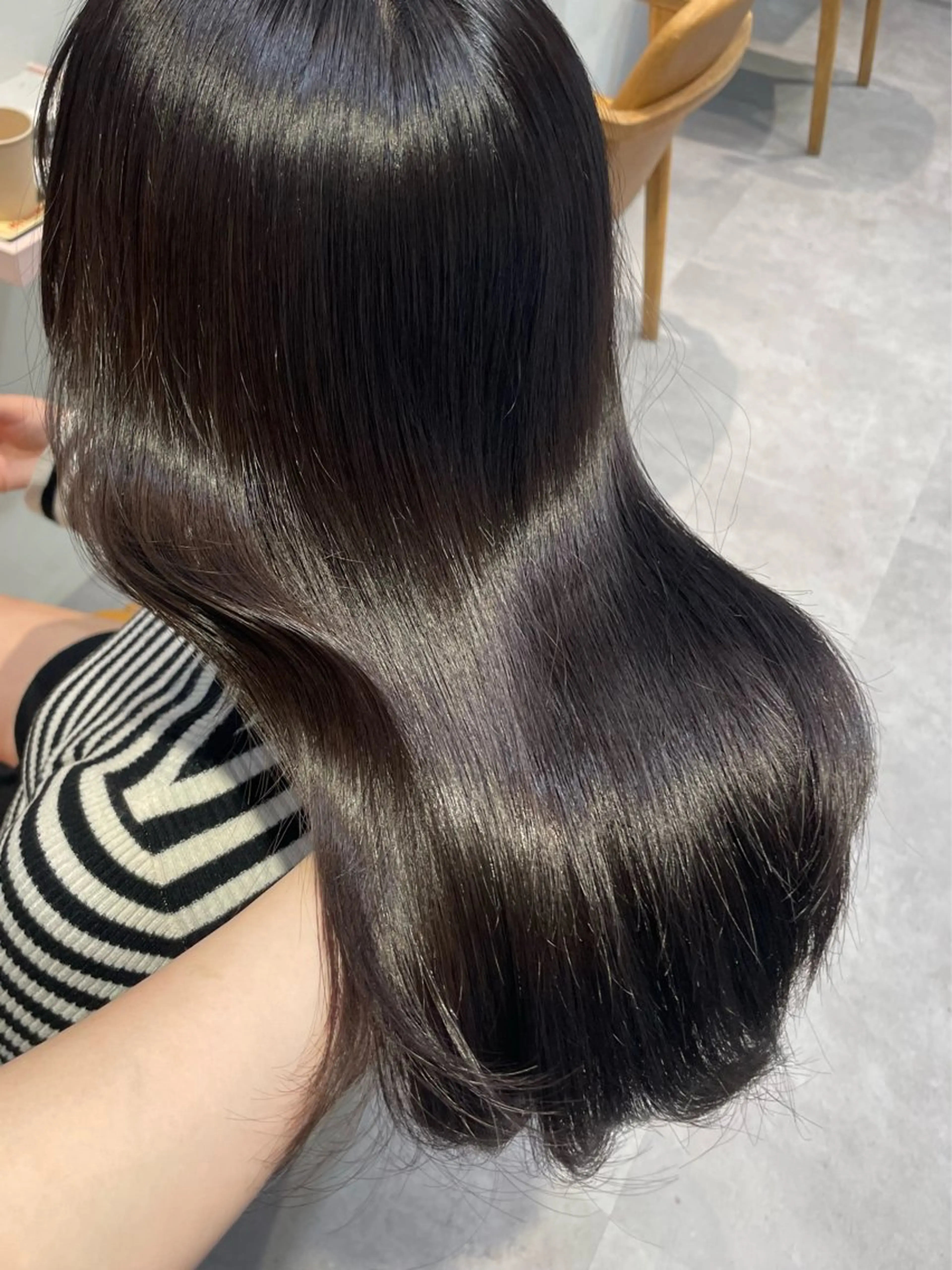 セミロング カラー ダークグレー ダークグレージュ グレージュ 若月 あやかのヘアスタイル