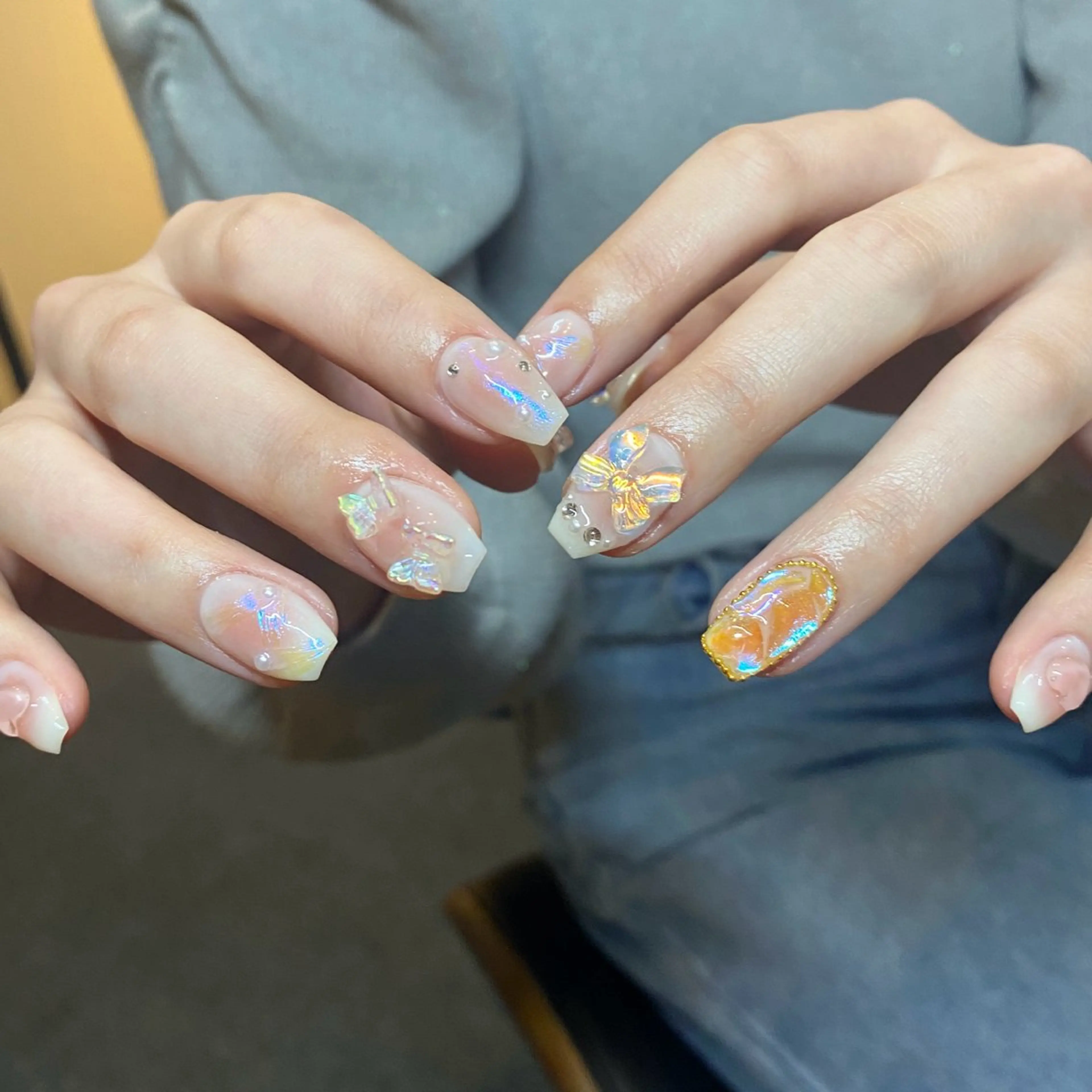 ネイル ハート キラキラネイル オレンジ ピンク リボン ハンドネイル ハンドケア 🎀NAIL🎀 AI🪄︎︎◝✩のネイルデザイン