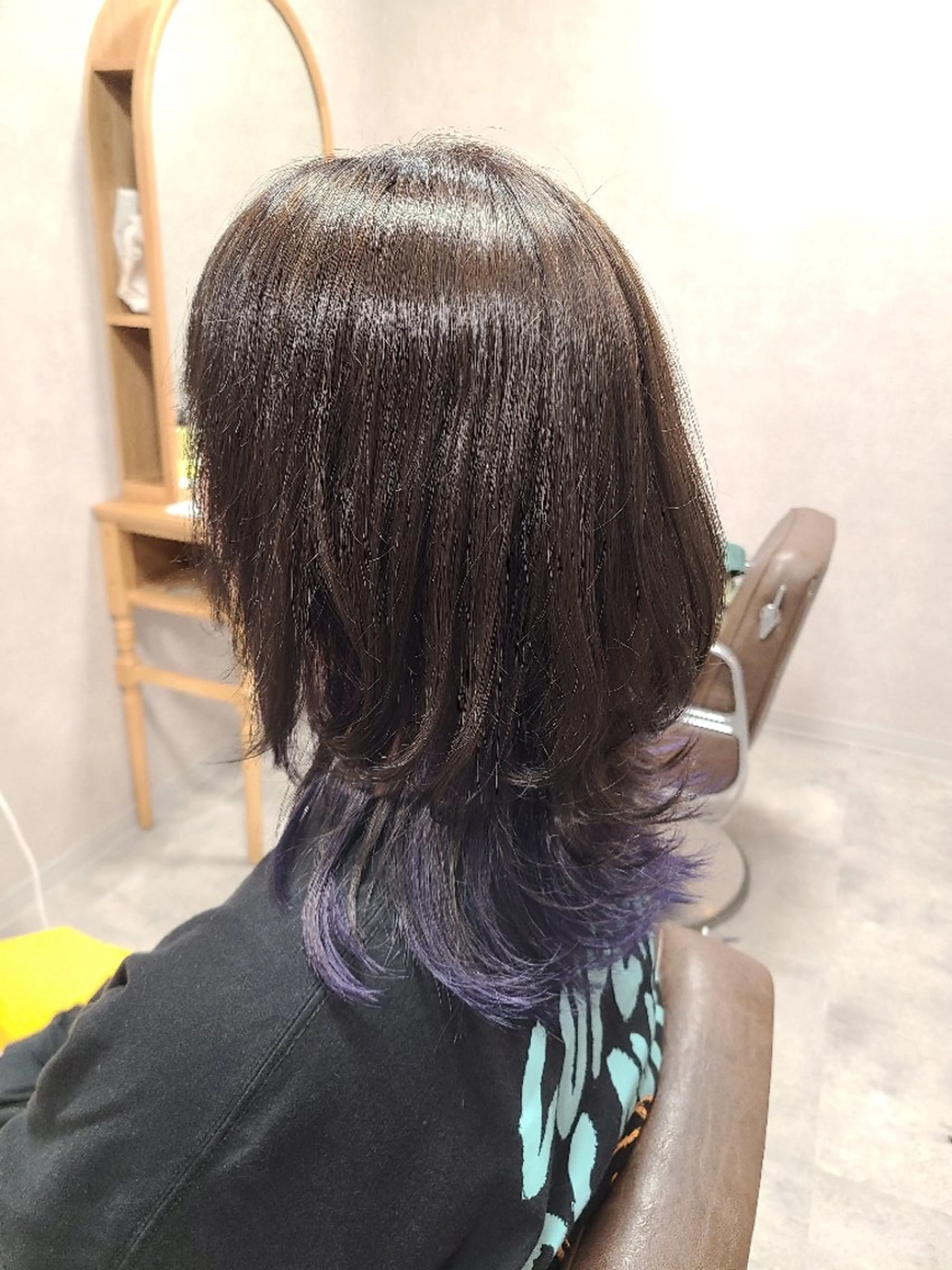 ミディアム カラー ブリーチ インナーカラー レイヤーカット ヘアカラー 桐島 令奈のヘアスタイル