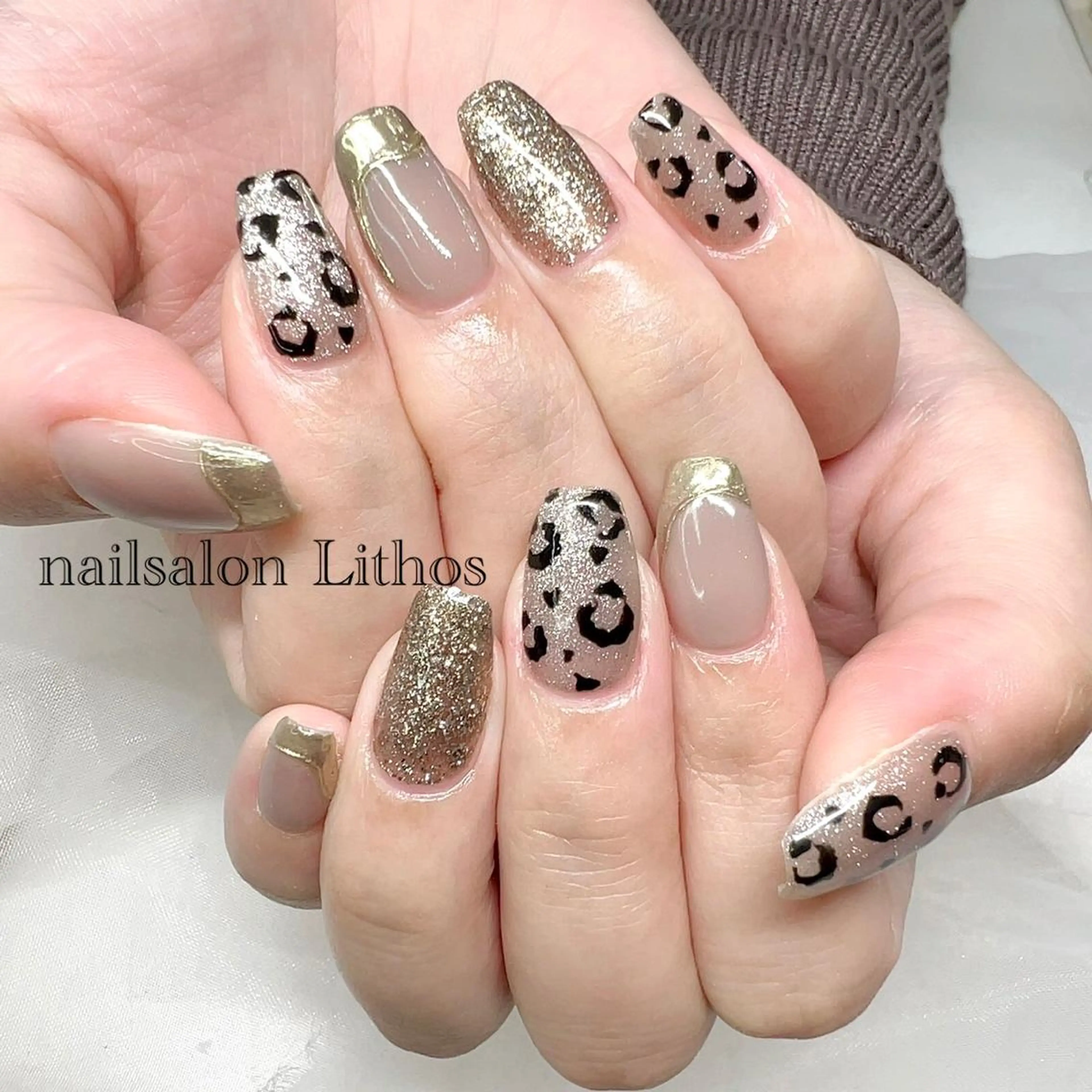 ネイル アニマル柄 キラキラネイル ハンドネイル nailsalon Lithos所属・nailsalon Recontreのネイルデザイン