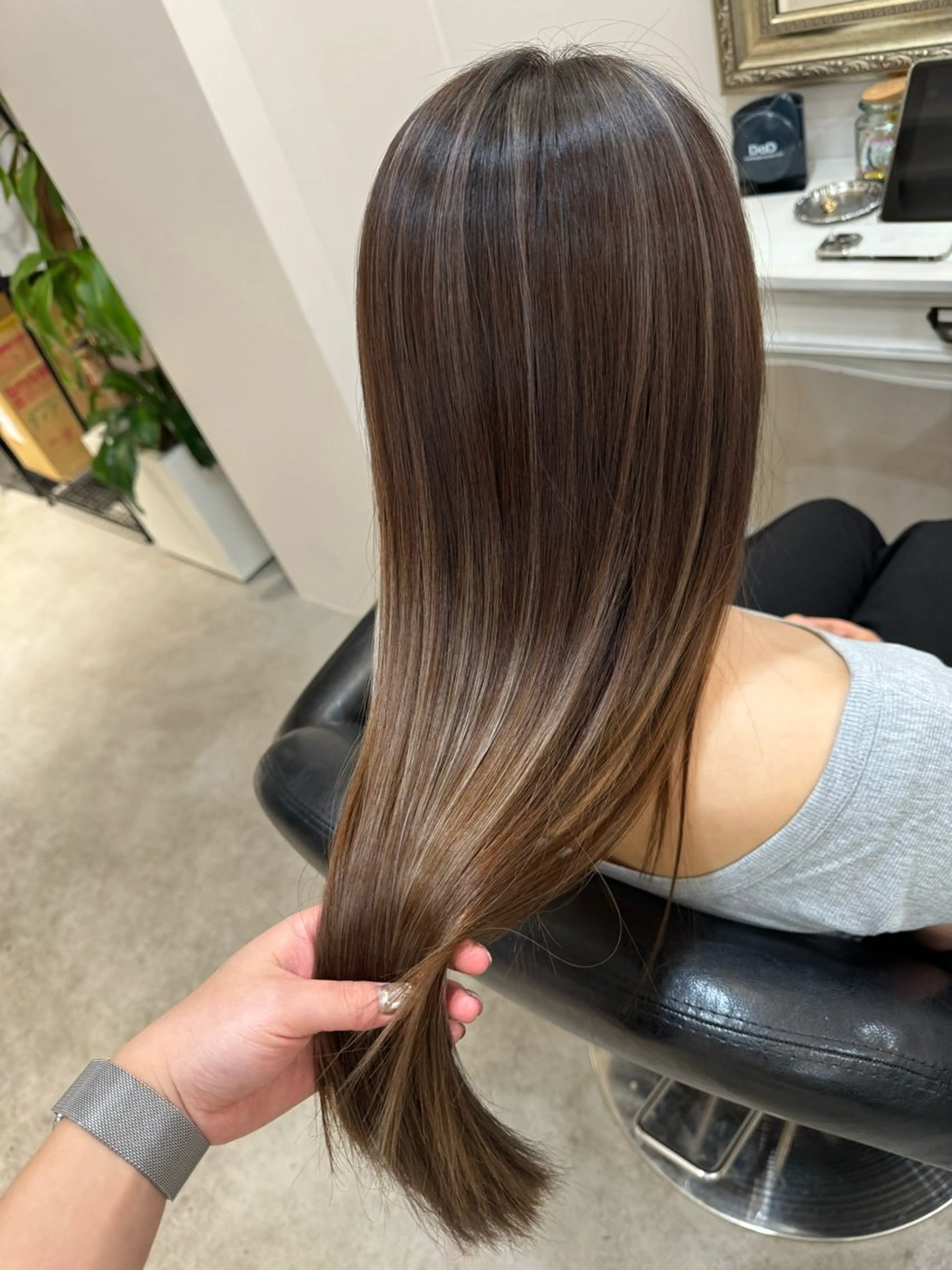 カラー ハイライトカラー ヘアカラー ヒガシ サヨのヘアスタイル
