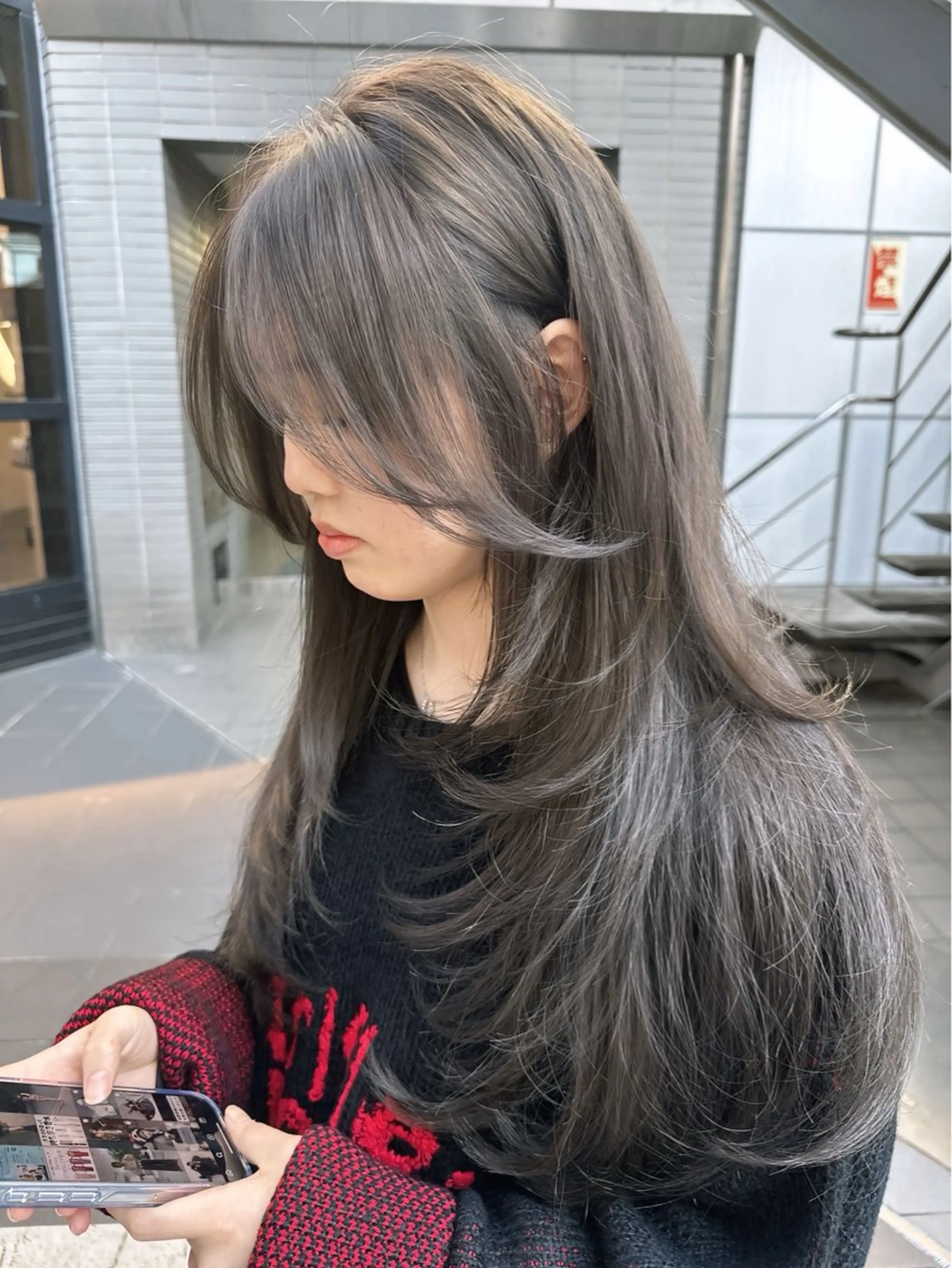 ロング カラー カット ヘアカラー トリートメント 韓国ヘア🇰🇷 透明感カラー🩶のヘアスタイル