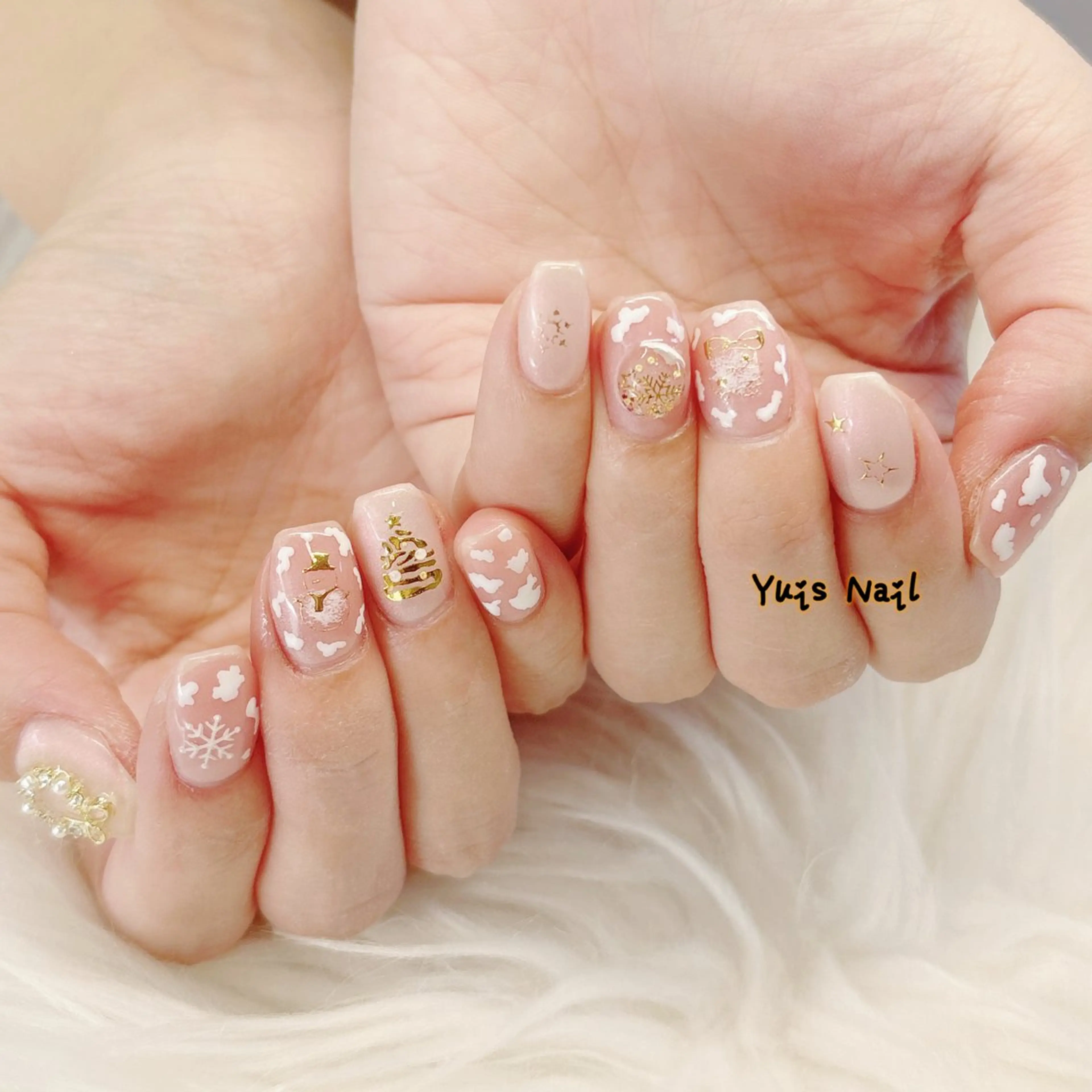ネイル ワンホンネイル 冬ネイル クリスマス ハンドネイル Yuis Nailスカルプ専門のネイルデザイン