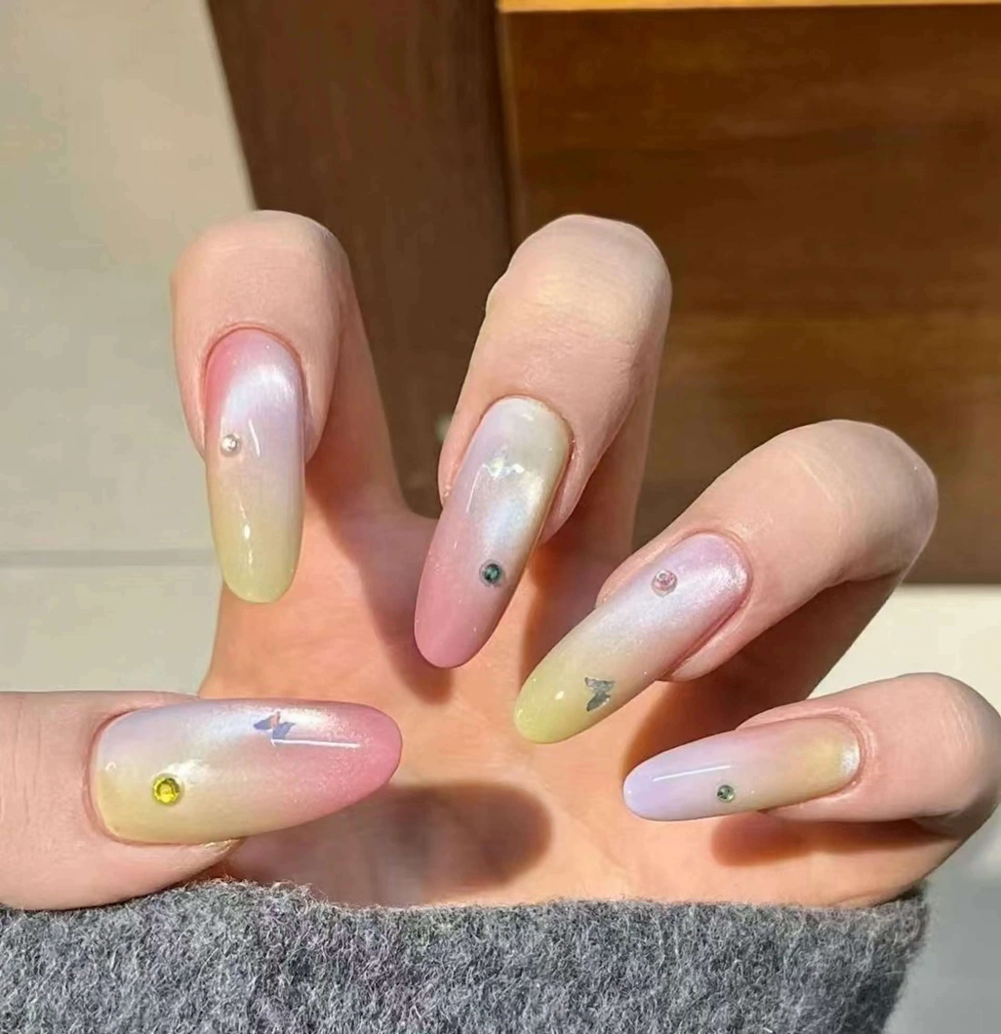 ネイル オーロラネイル フラワーネイル フットネイル フレンチネイル ジェルネイル BabyYouMi nailのネイルデザイン