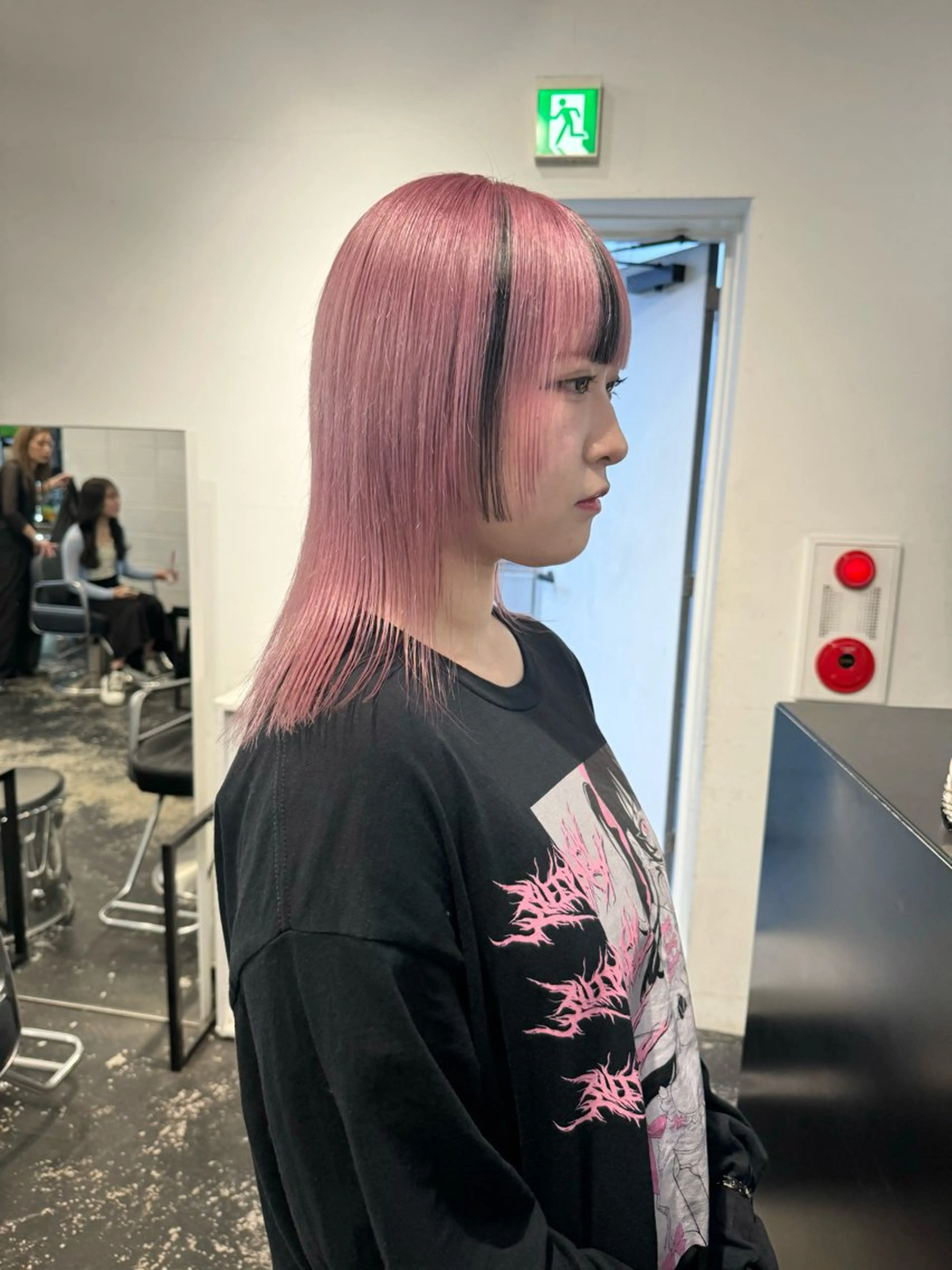 セミロング カラー ヘアアレンジ ブリーチ ピンクカラー ホワイトピンク カット ヘアカラー トリートメント 💗艶髪ハイトー ンAYAKA💗のヘアスタイル