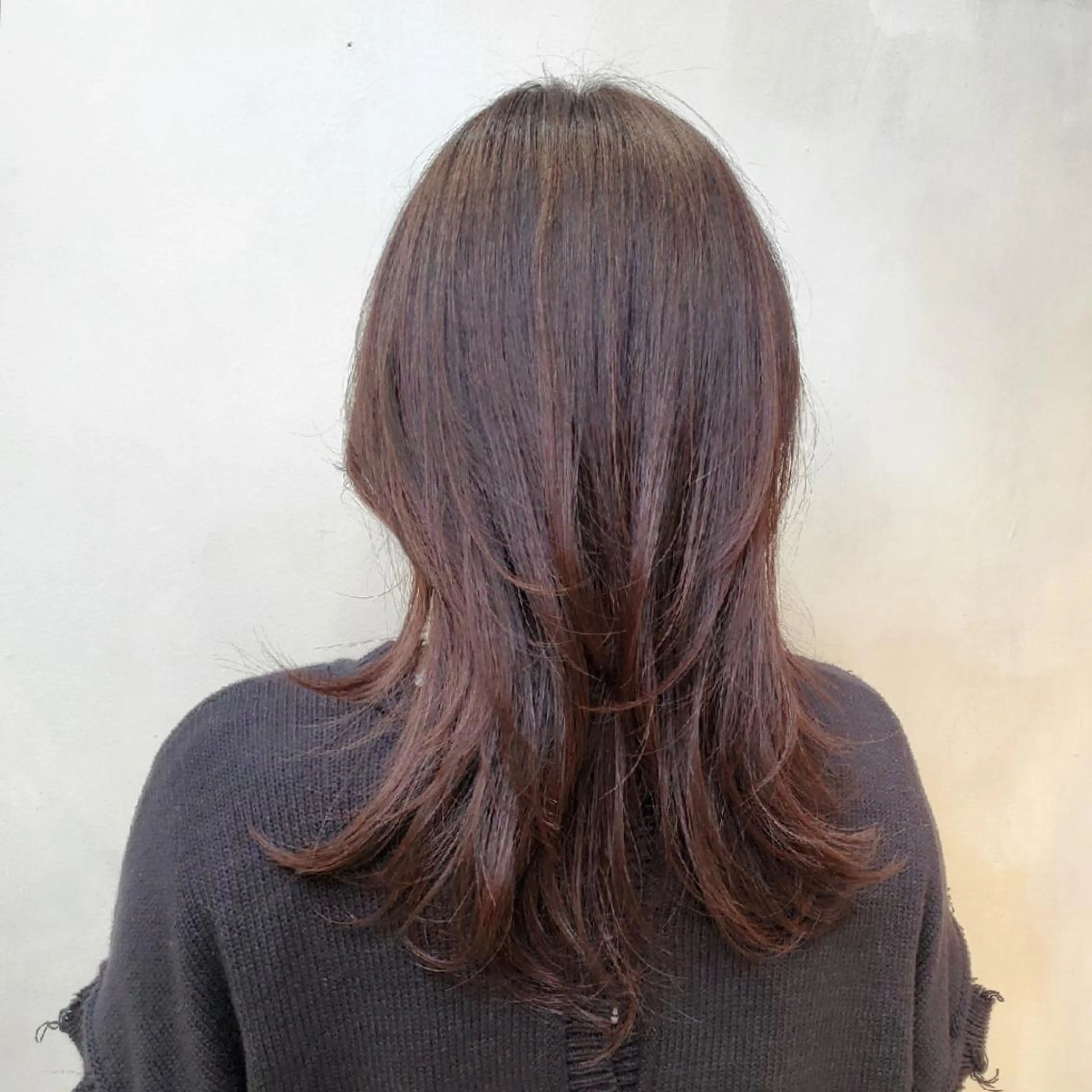 セミロング ハッシュカット 韓国レイヤー　 suzuのヘアスタイル