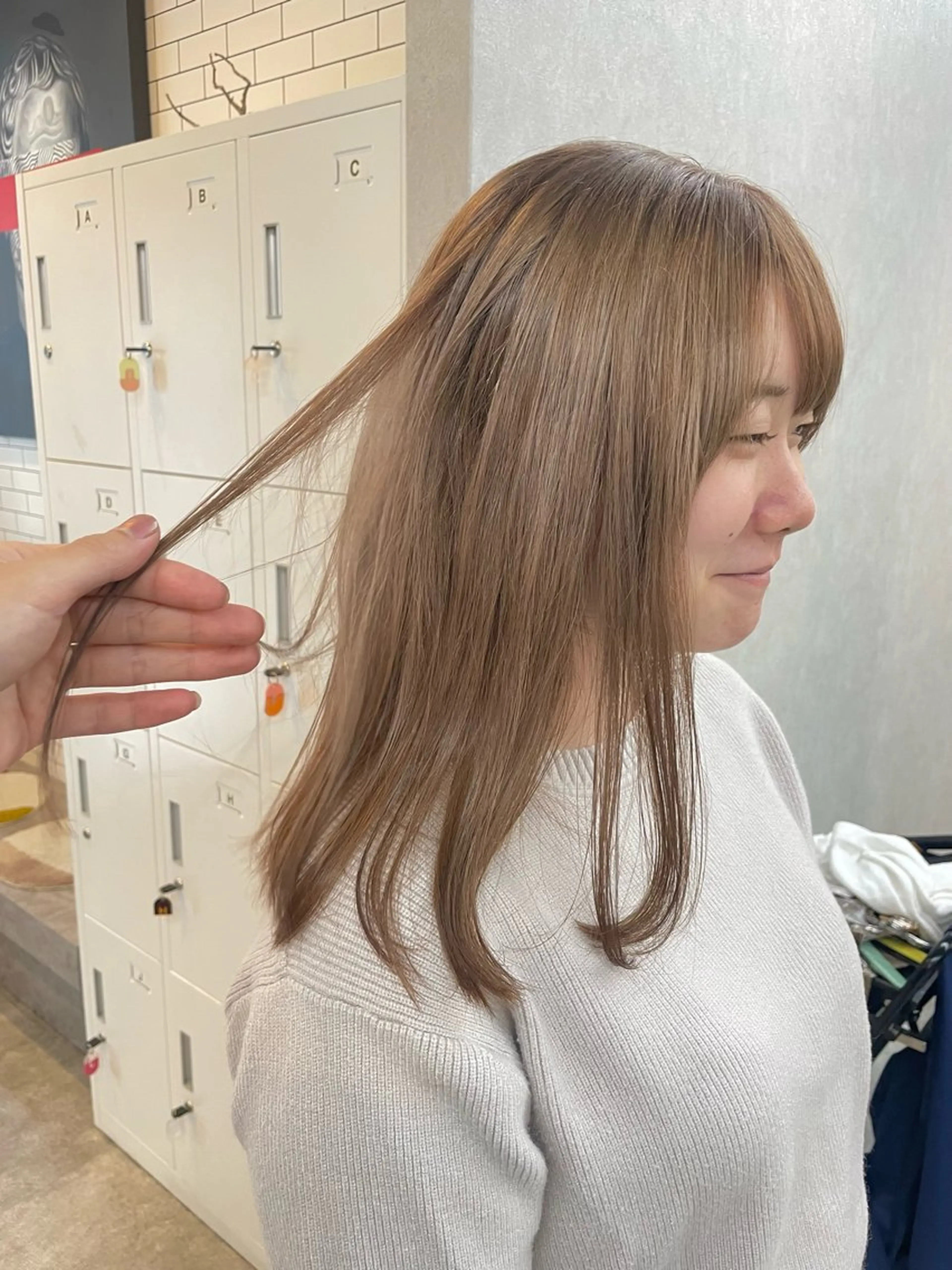 ミディアム カラー ベージュカラー ブリーチ カット ヘアカラー トリートメント いなみね はるきのヘアスタイル