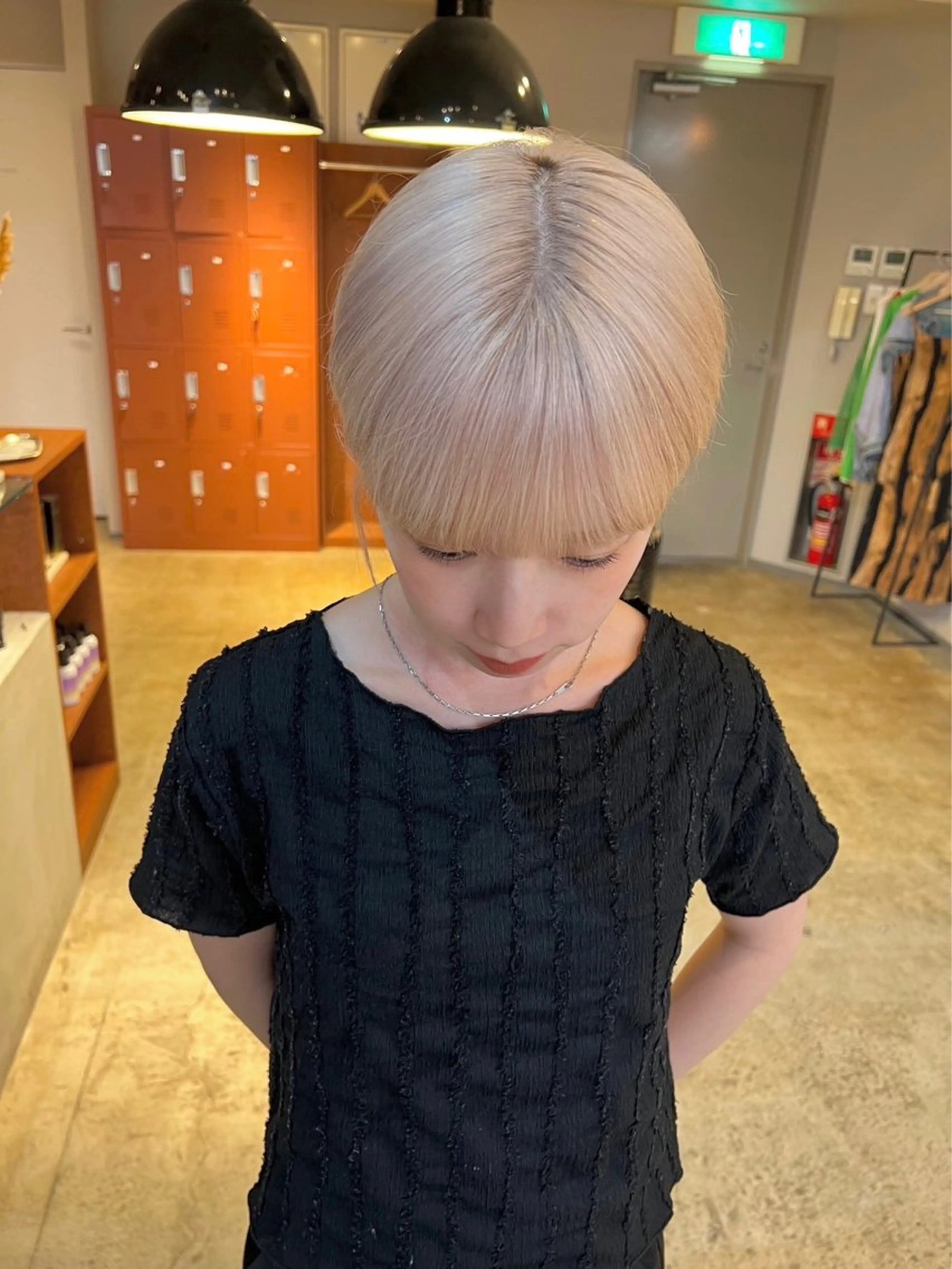 ショート カット ヘアカラー ミルクティーベージュ outaのヘアスタイル