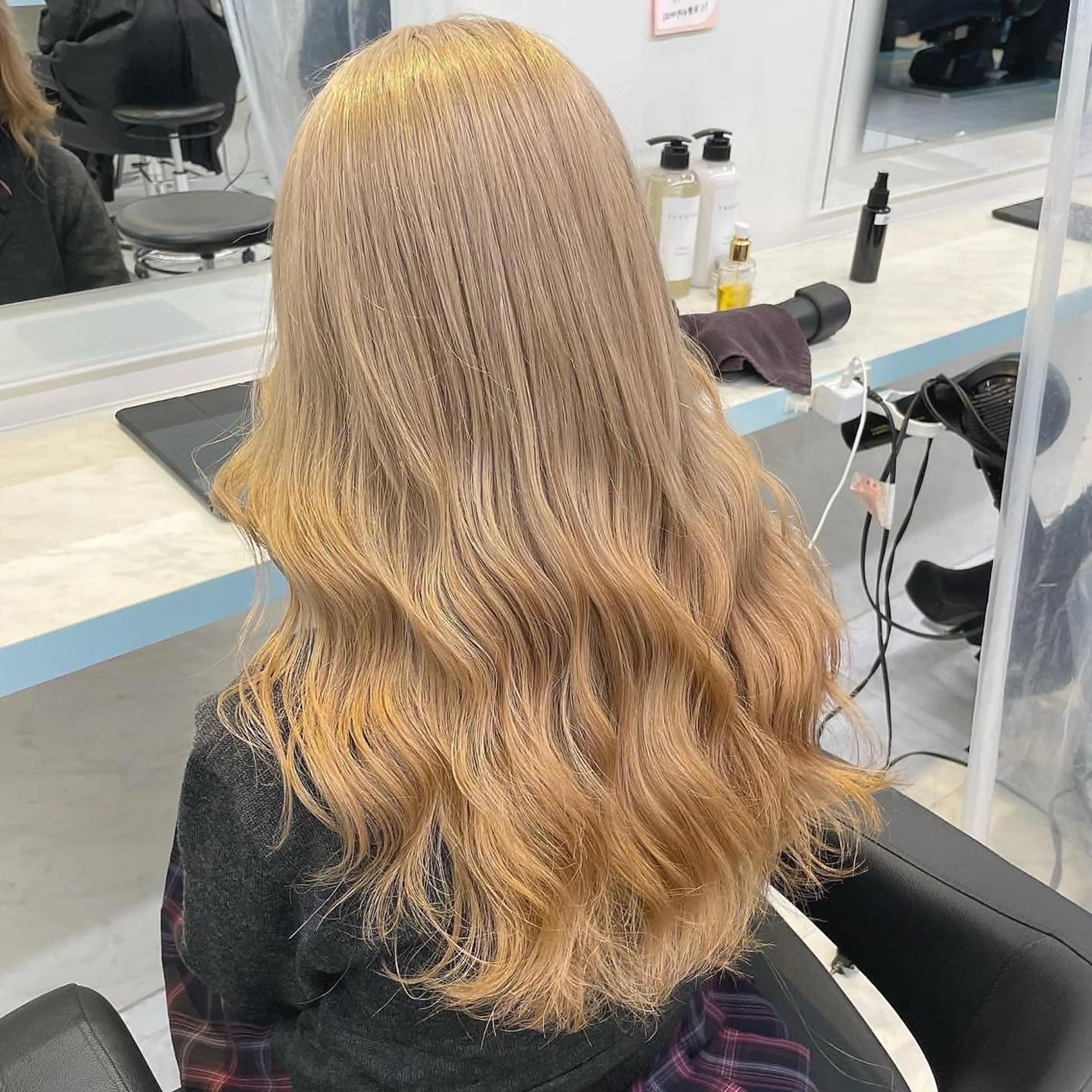 ロング カラー ヘアカラー トリートメント ヘアセット 🪄池袋ハイトーン 🪄ブリーチカラーのヘアスタイル