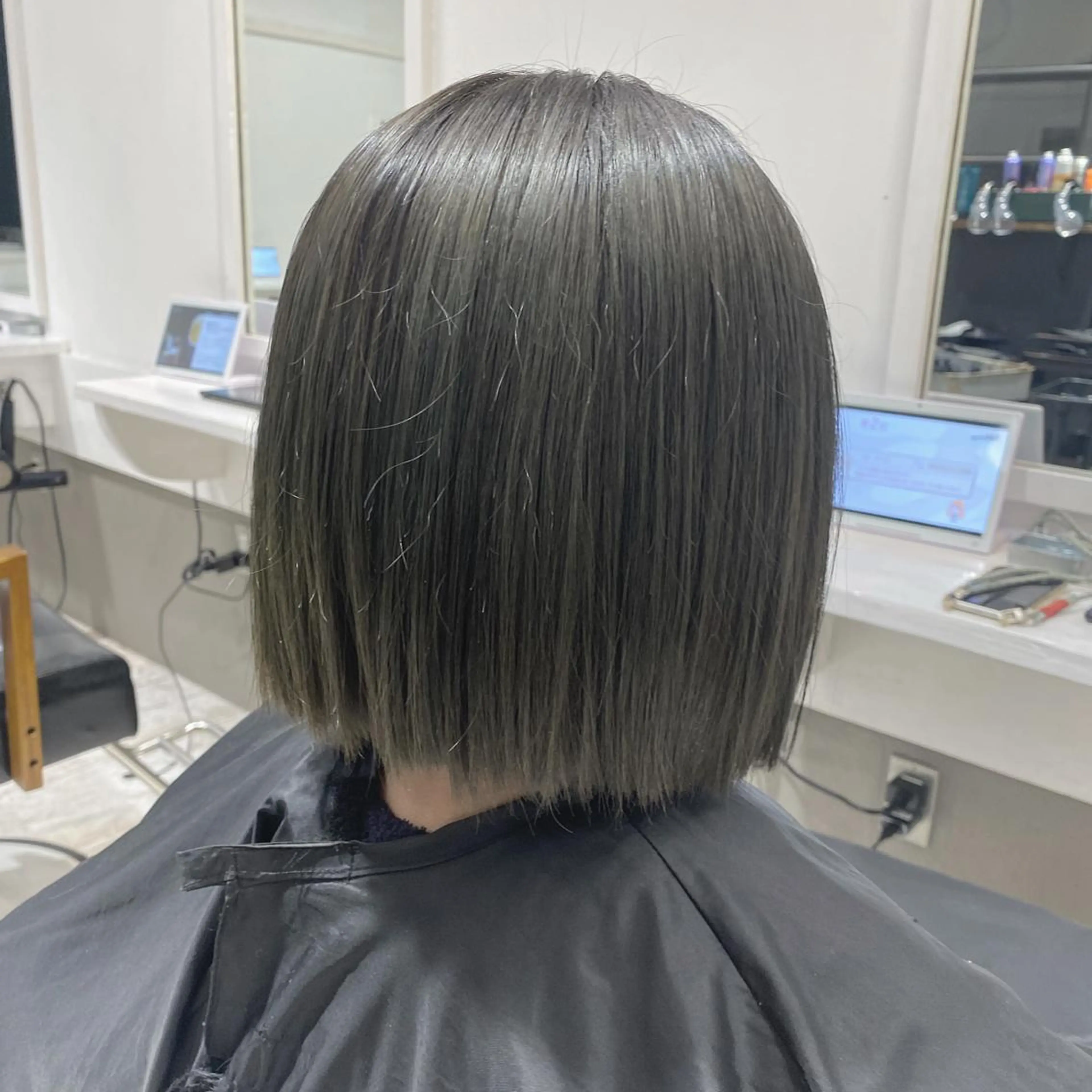 ショート ヘアカラー maya レイヤーカットのヘアスタイル