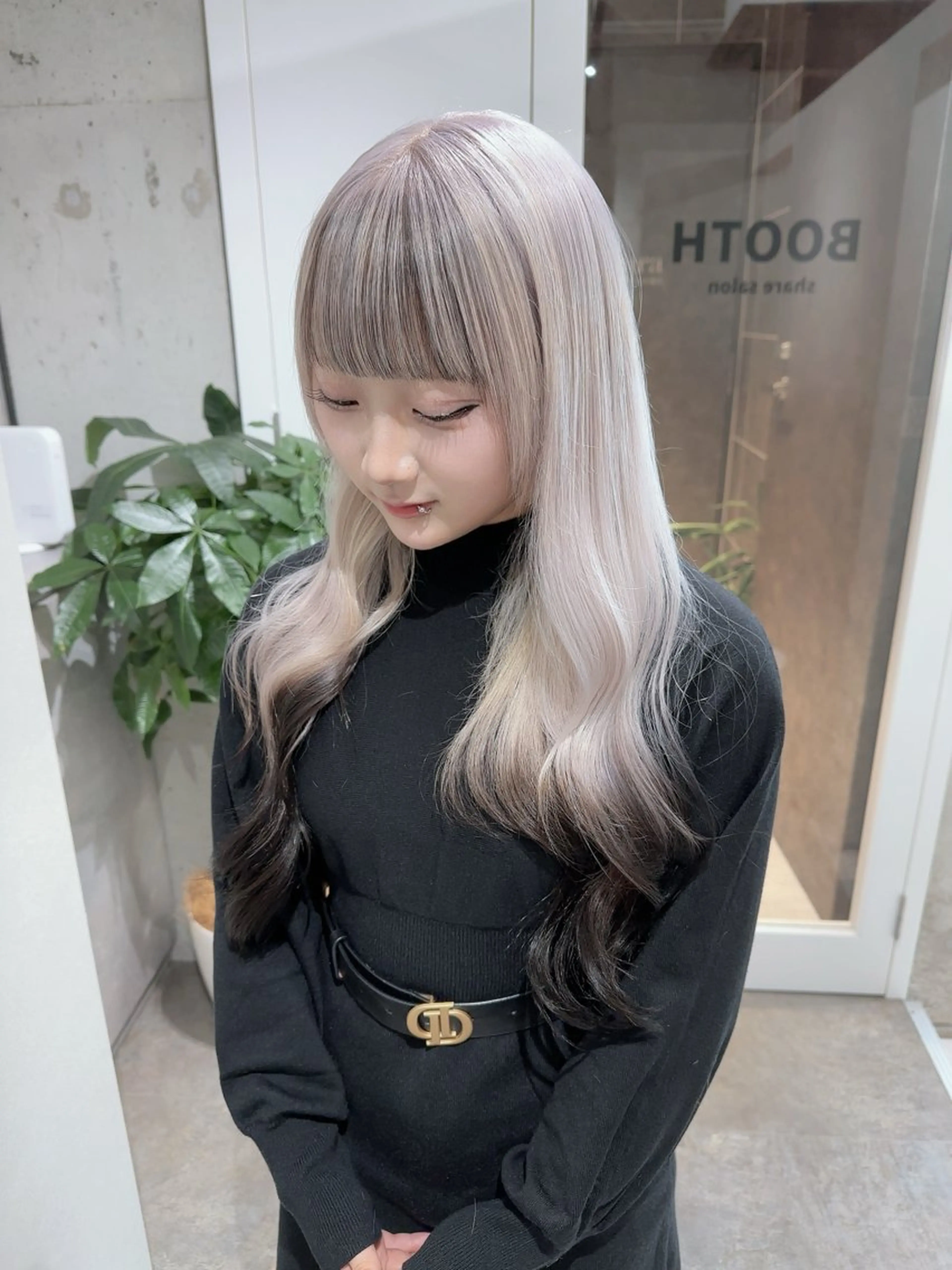 セミロング ViVIE所属・VIVIE天神 ブリーチのヘアスタイル