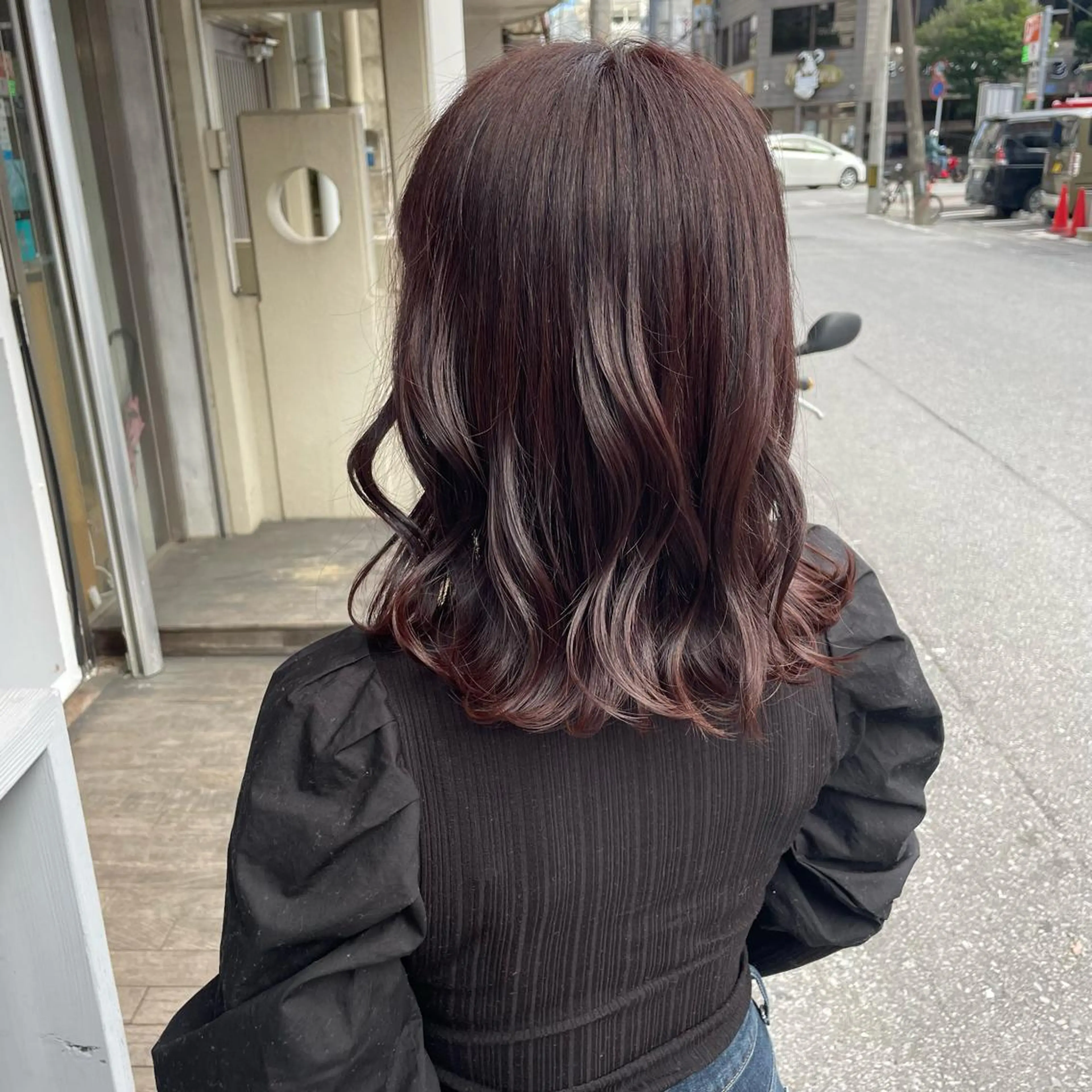 ミディアム カラー miloc那覇 MIKUのヘアスタイル