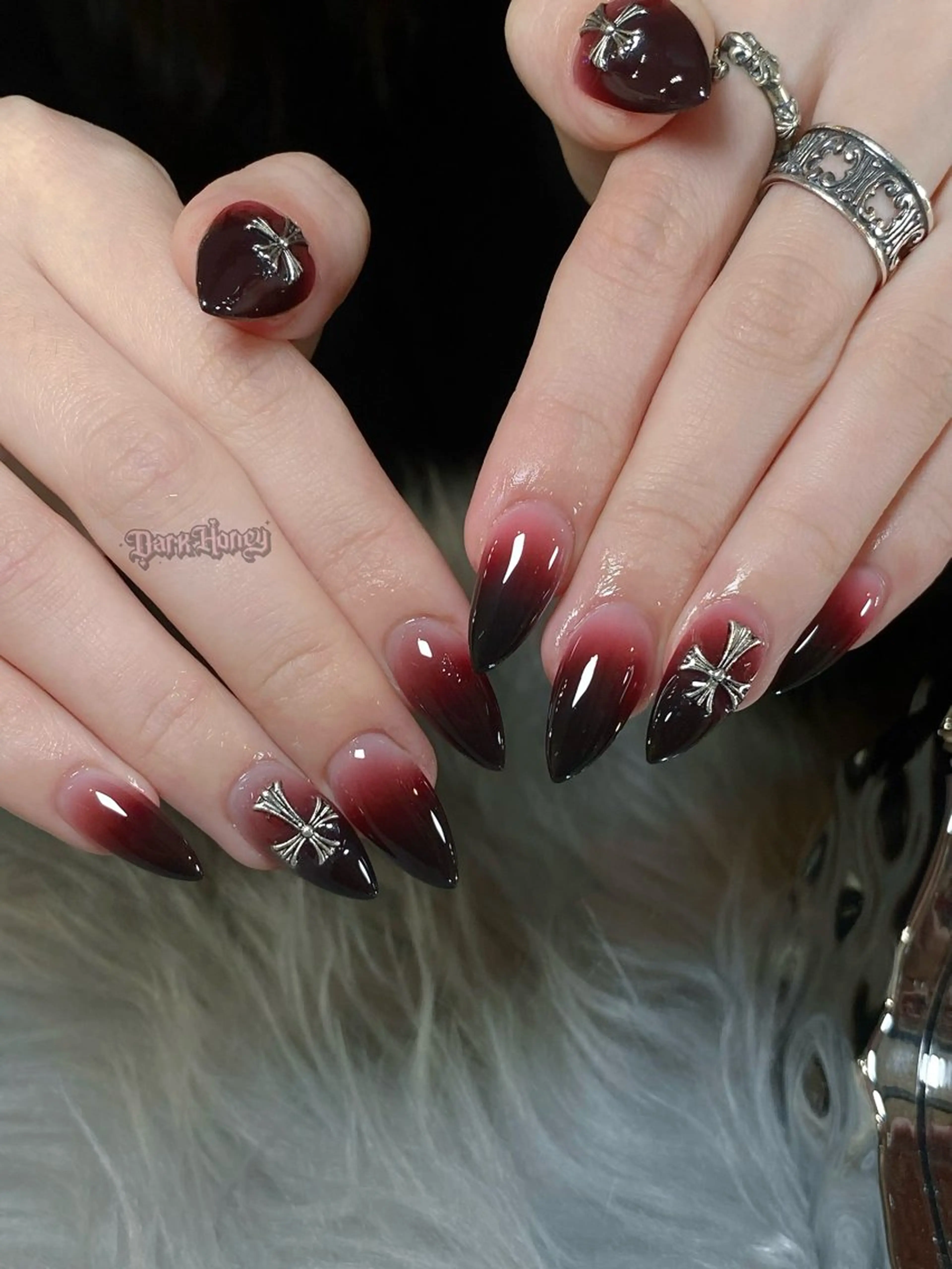 ネイル ハンドネイル Dark honey スカルプ専門原宿店のネイルデザイン