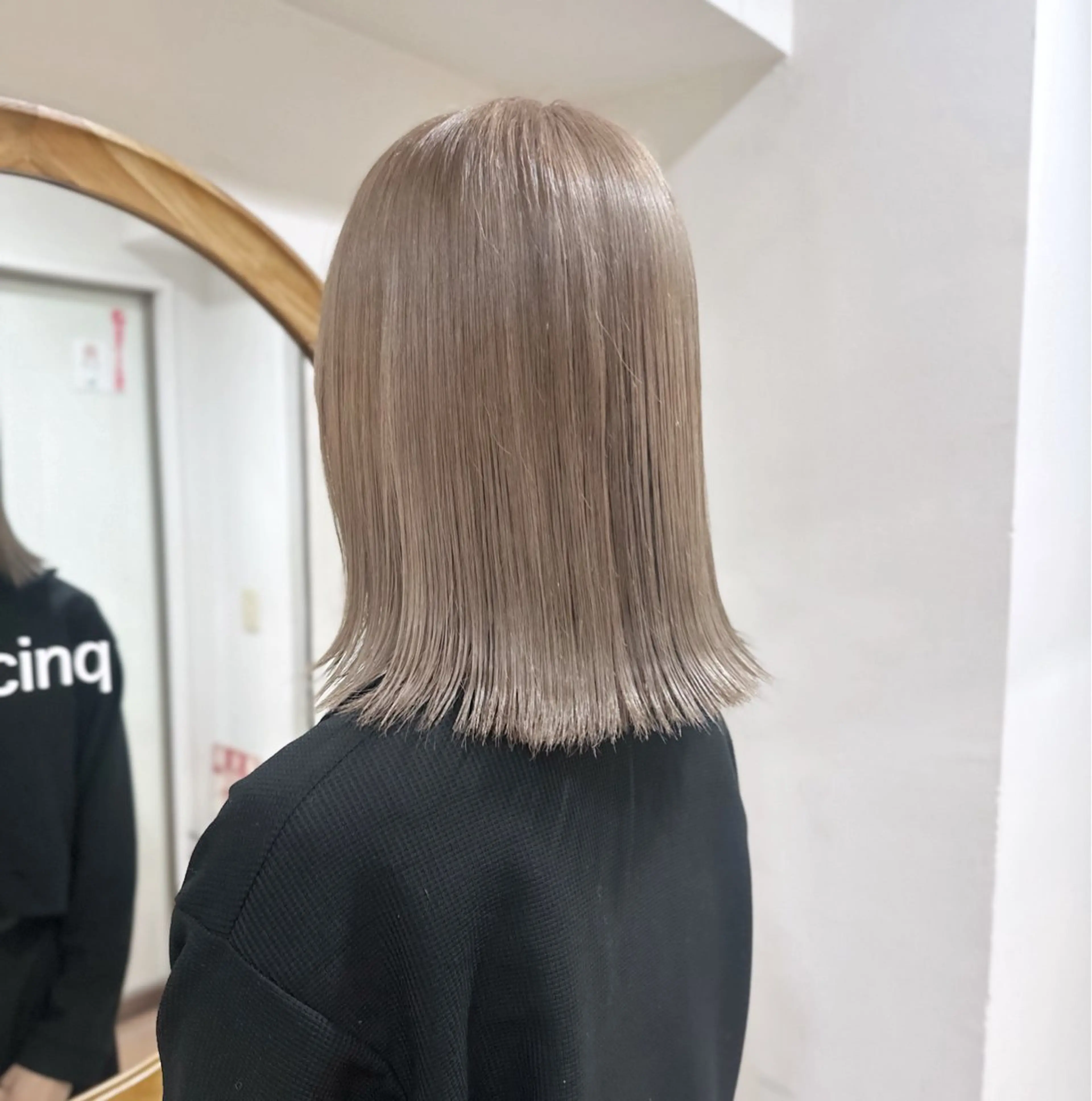 ミディアム カラー ベージュカラー ブリーチ ダブルカラー ハイトーンカラー ミルクティーベージュ ❣️本日ショート カット大募集❣️のヘアスタイル