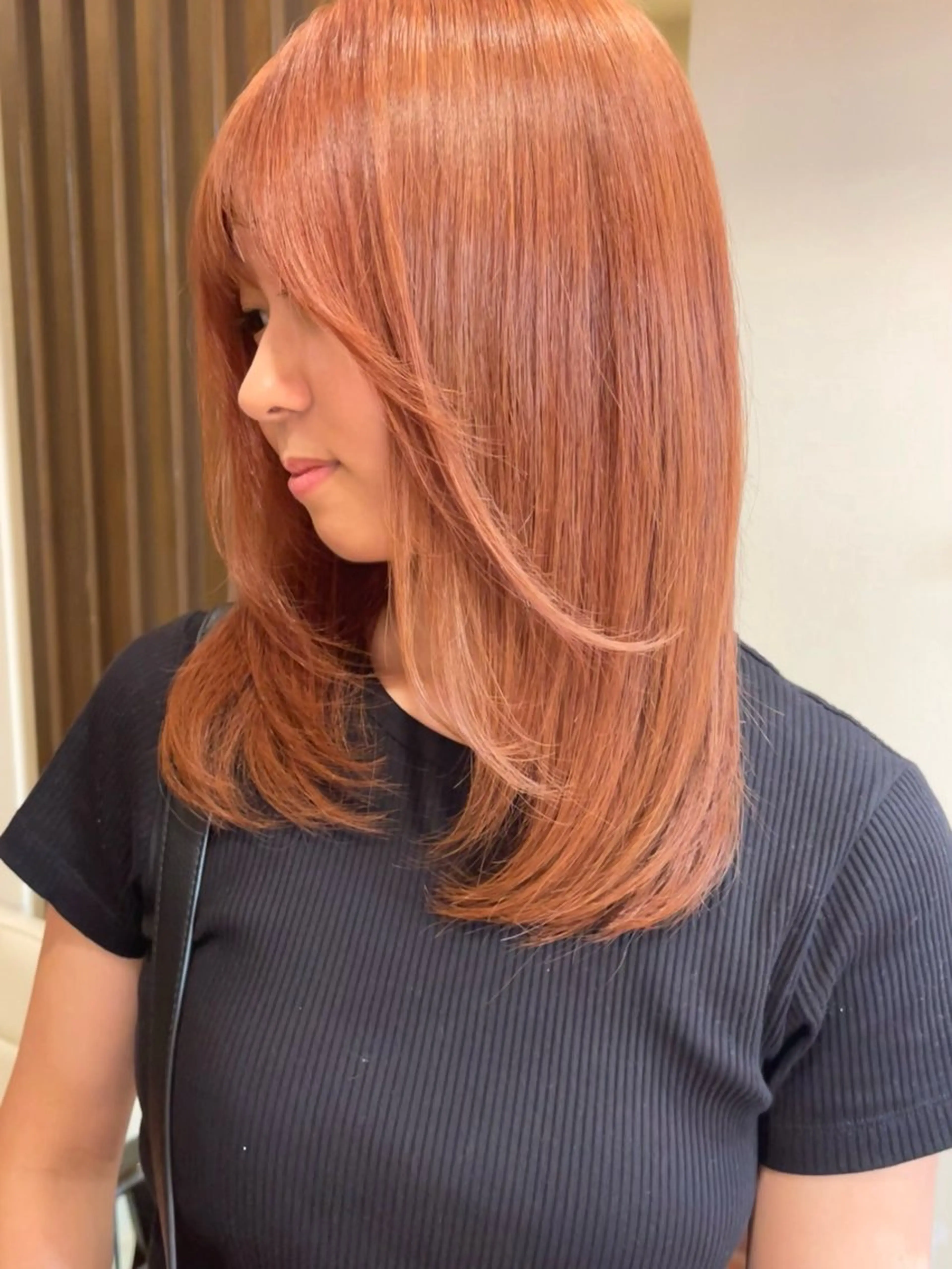 セミロング カラー オレンジ カット ヘアカラー トリートメント 髪質改善ｶﾗｰ ｹｱﾌﾞﾘｰﾁ/ﾀﾑのヘアスタイル