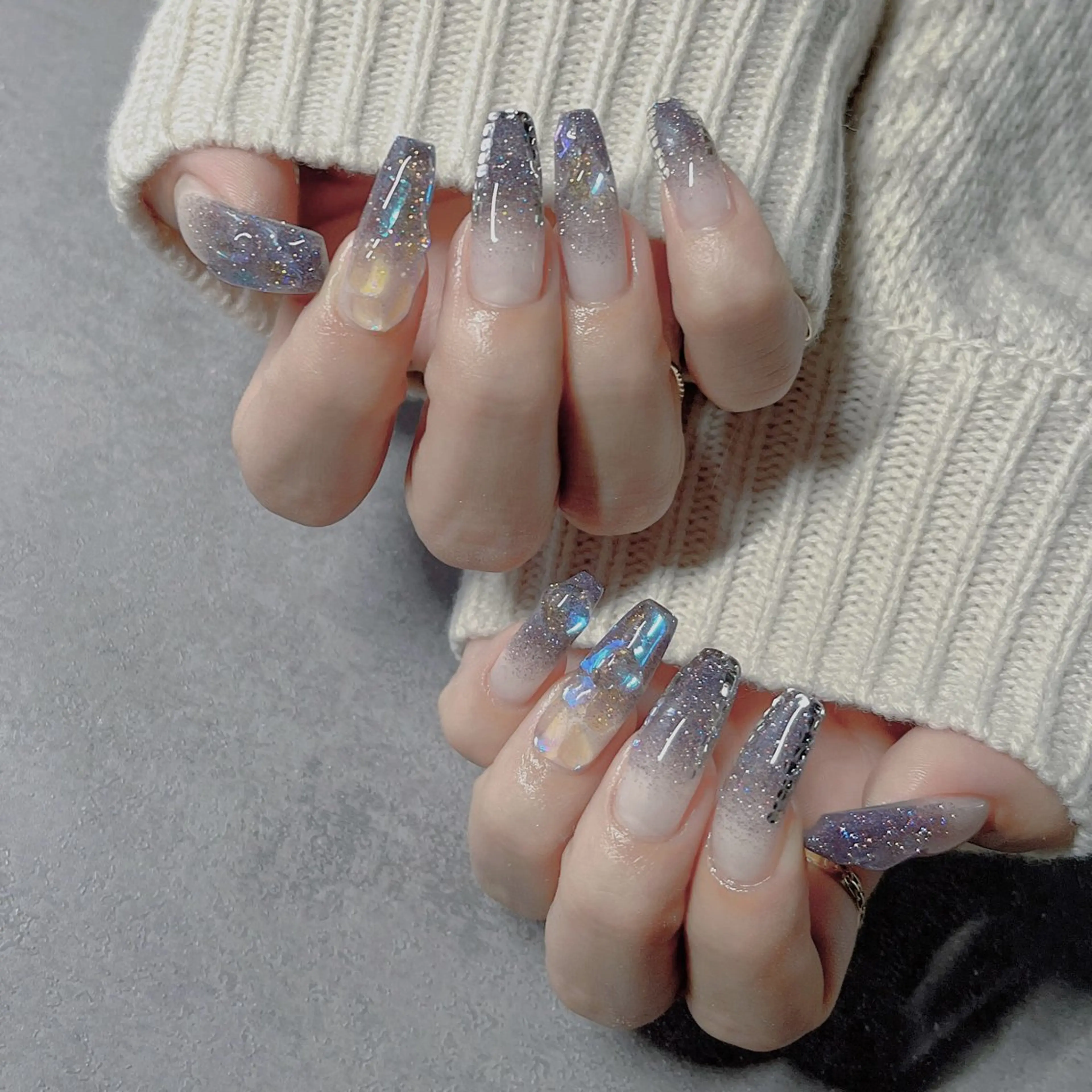 ネイル オーロラネイル フラッシュネイル フットネイル フレンチネイル ジェルネイル ハンドネイル NEO Beauty Salon所属・𝐍𝐄𝐎 𝐉𝐔𝐑𝐈のネイルデザイン