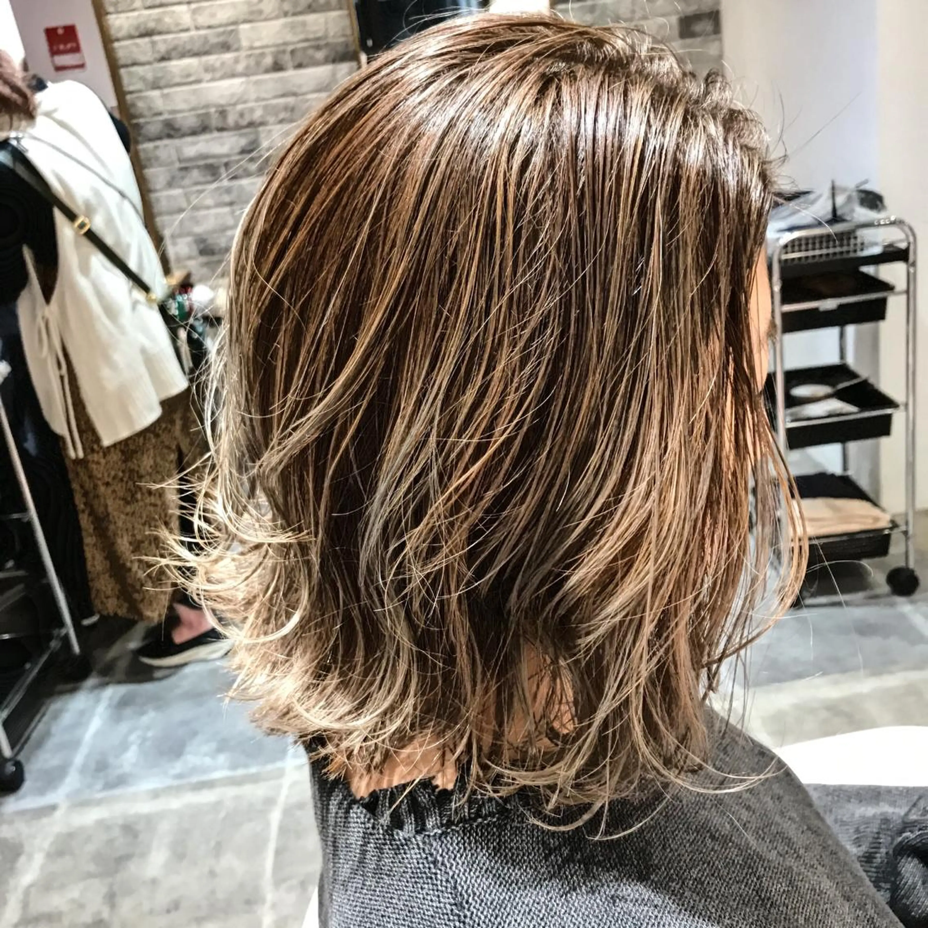 ミディアム カット ヘアカラー トリートメント 所渉/韓国レイヤー /ウルフカットのヘアスタイル