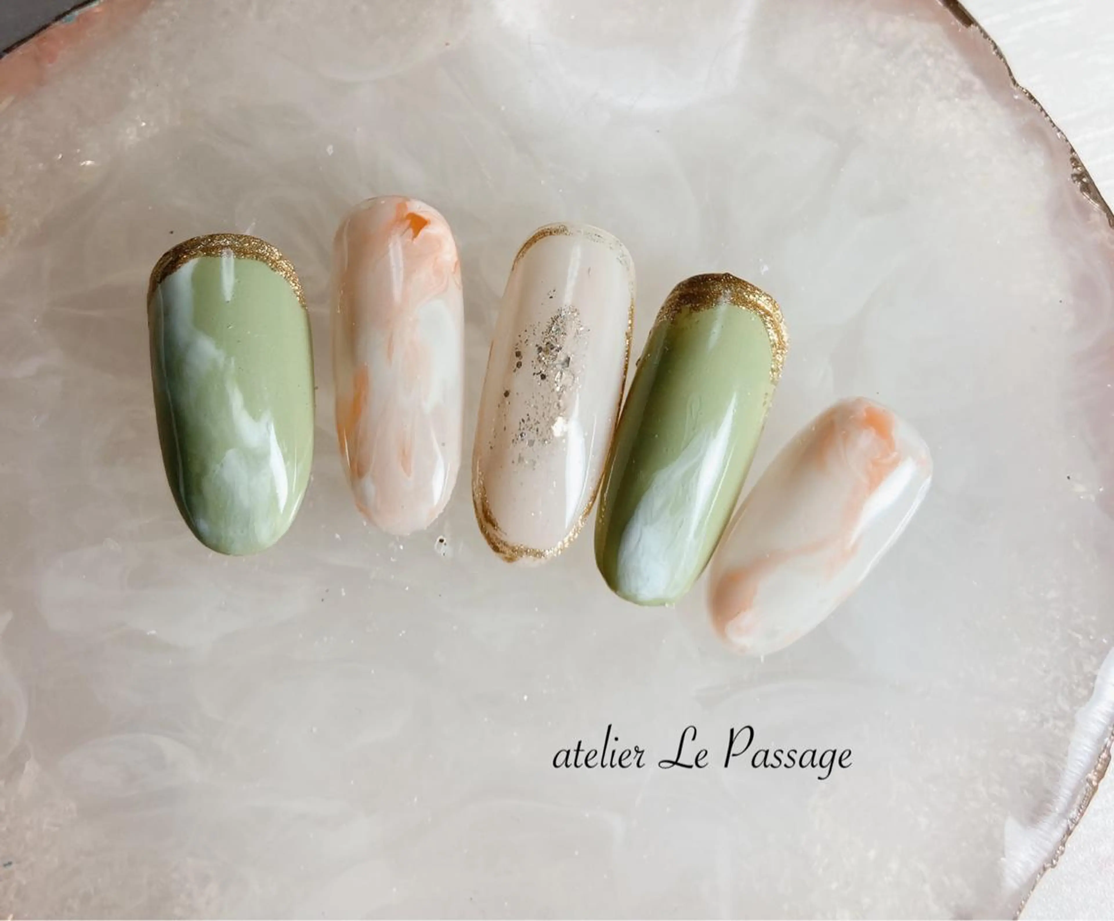 ネイル ジェルネイル ラメ(グリッター) ニュアンスネイル パラジェル ピスタチオネイル Atelier Le Passage所属・h nakatsukaのネイルデザイン