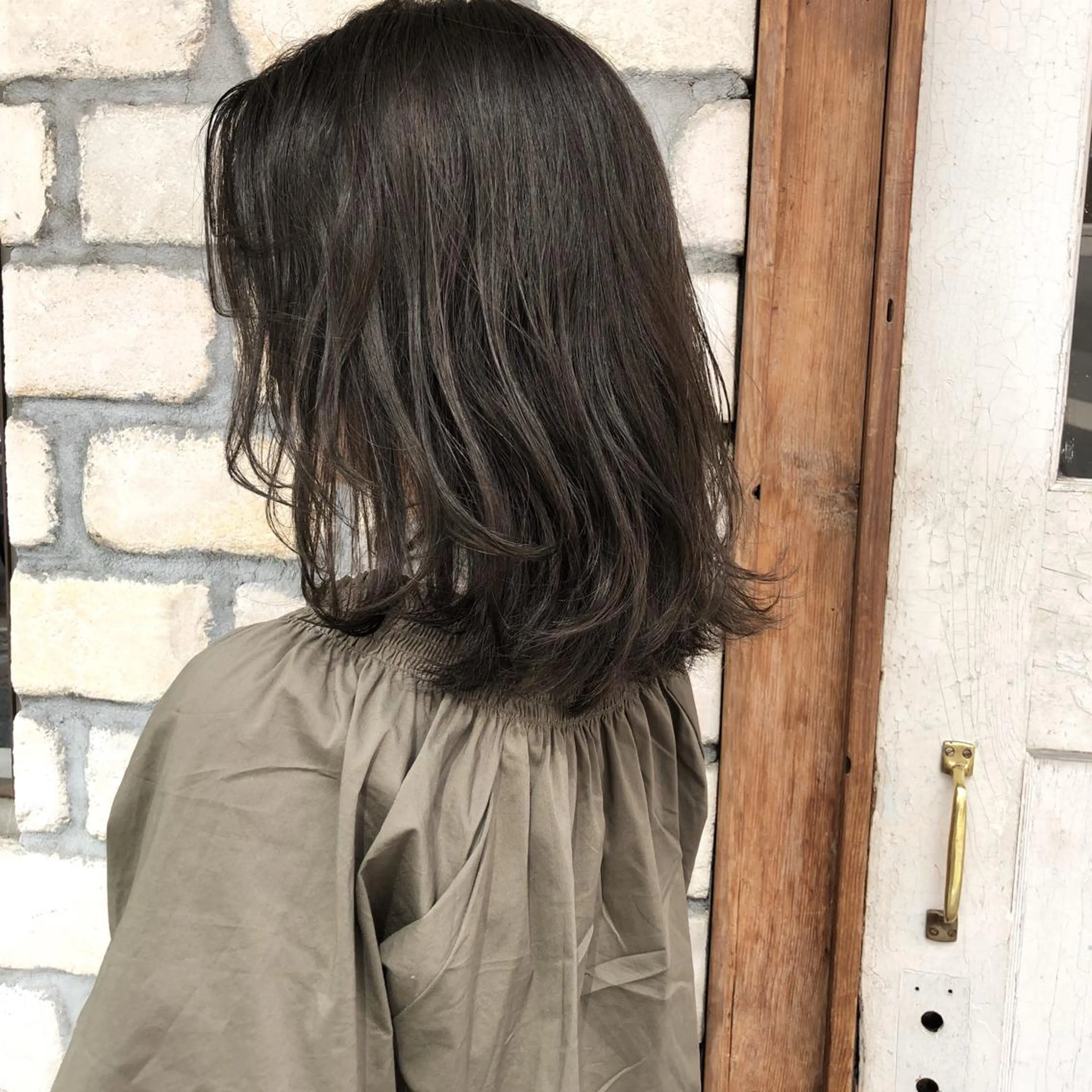 セミロング カラー レイヤーカット カット ヘアカラー 横山 莉奈のヘアスタイル